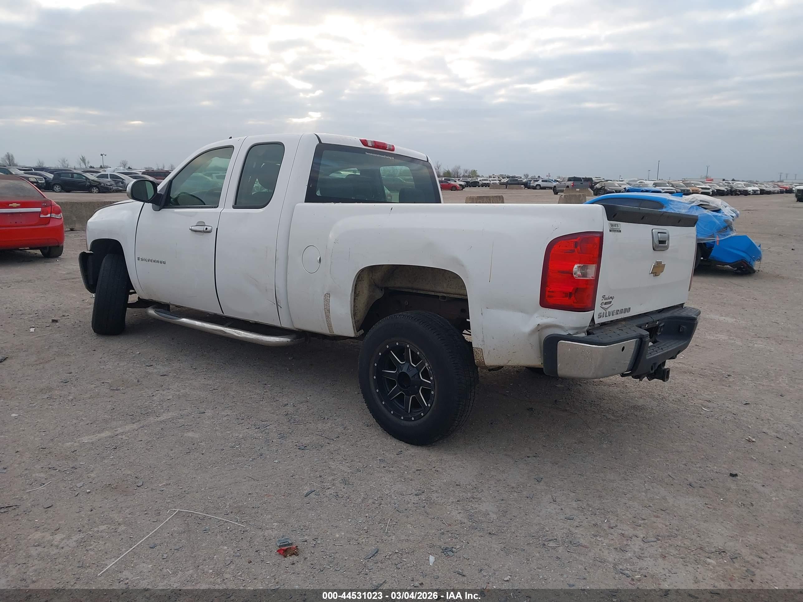 CHEVROLET SILVERADO image 3