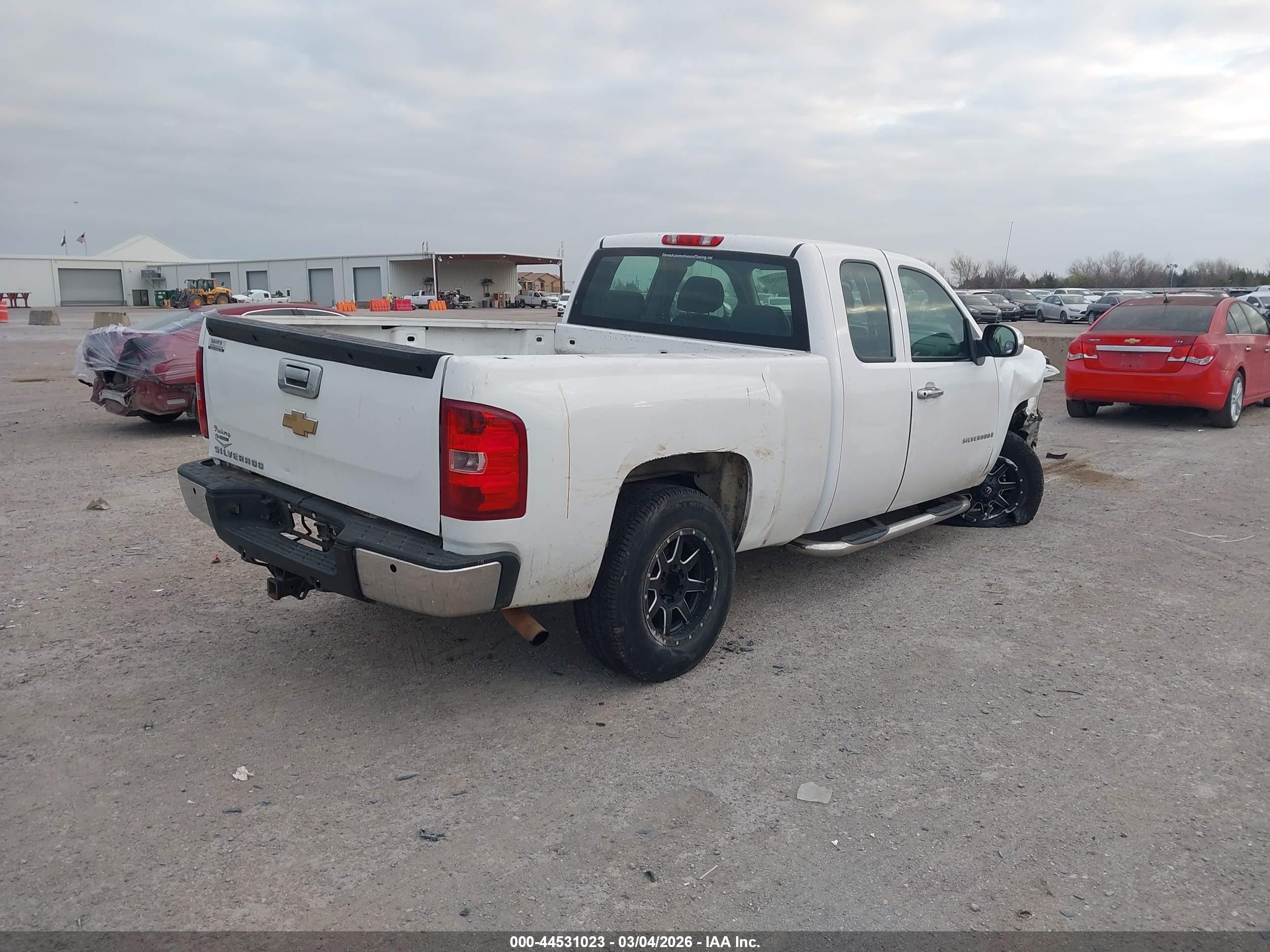 CHEVROLET SILVERADO image 4