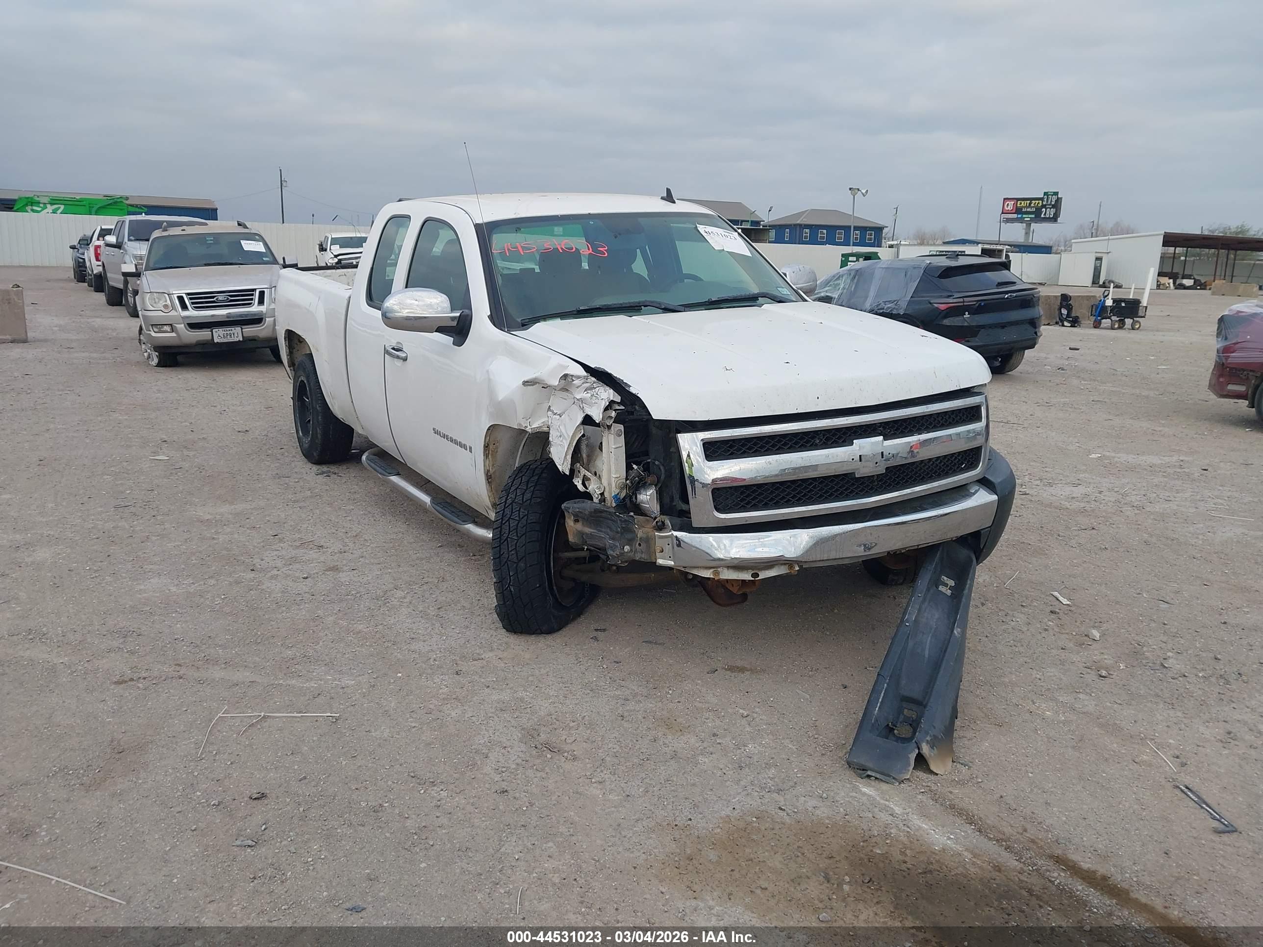 CHEVROLET SILVERADO image 6