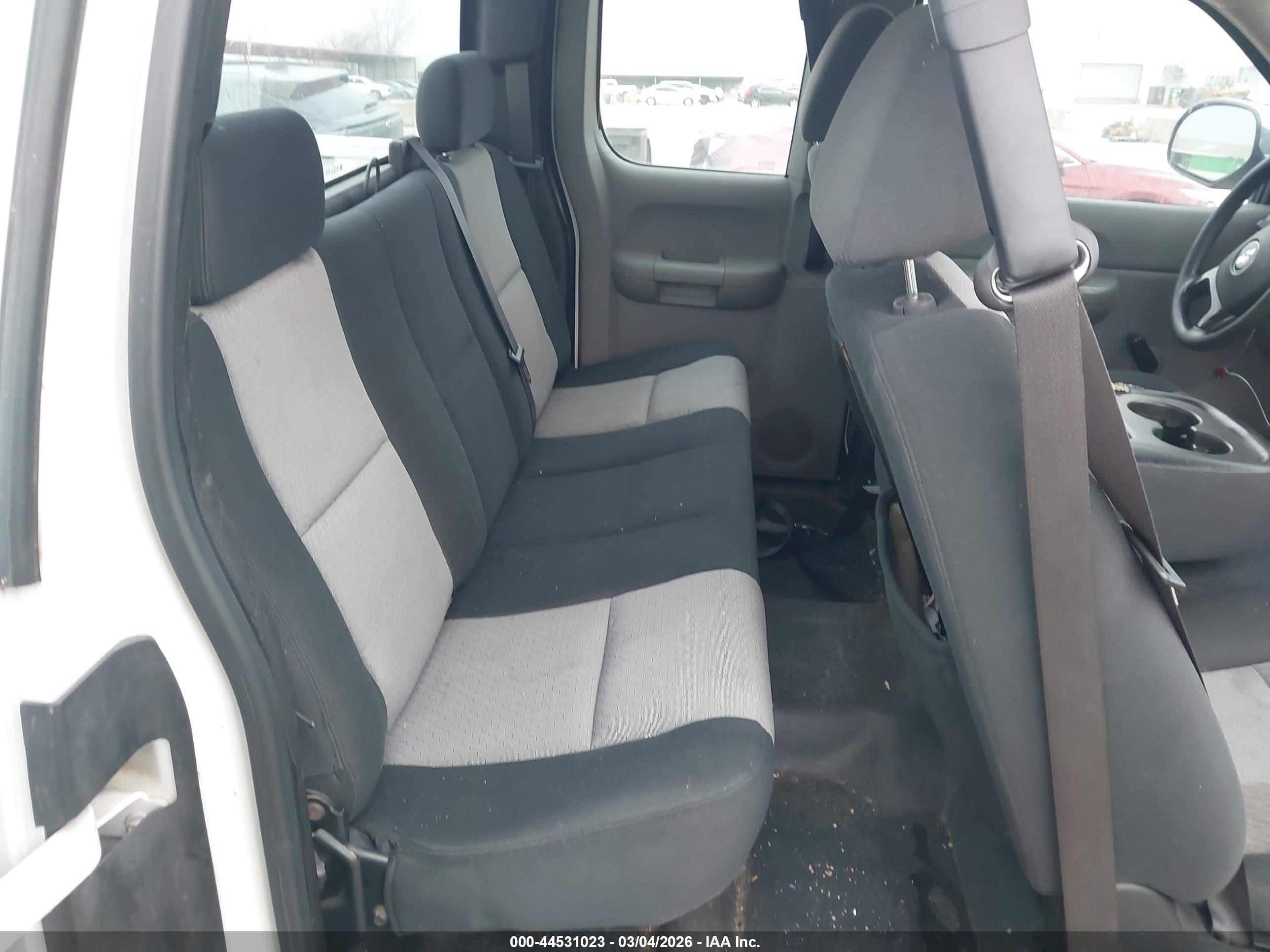 CHEVROLET SILVERADO image 8