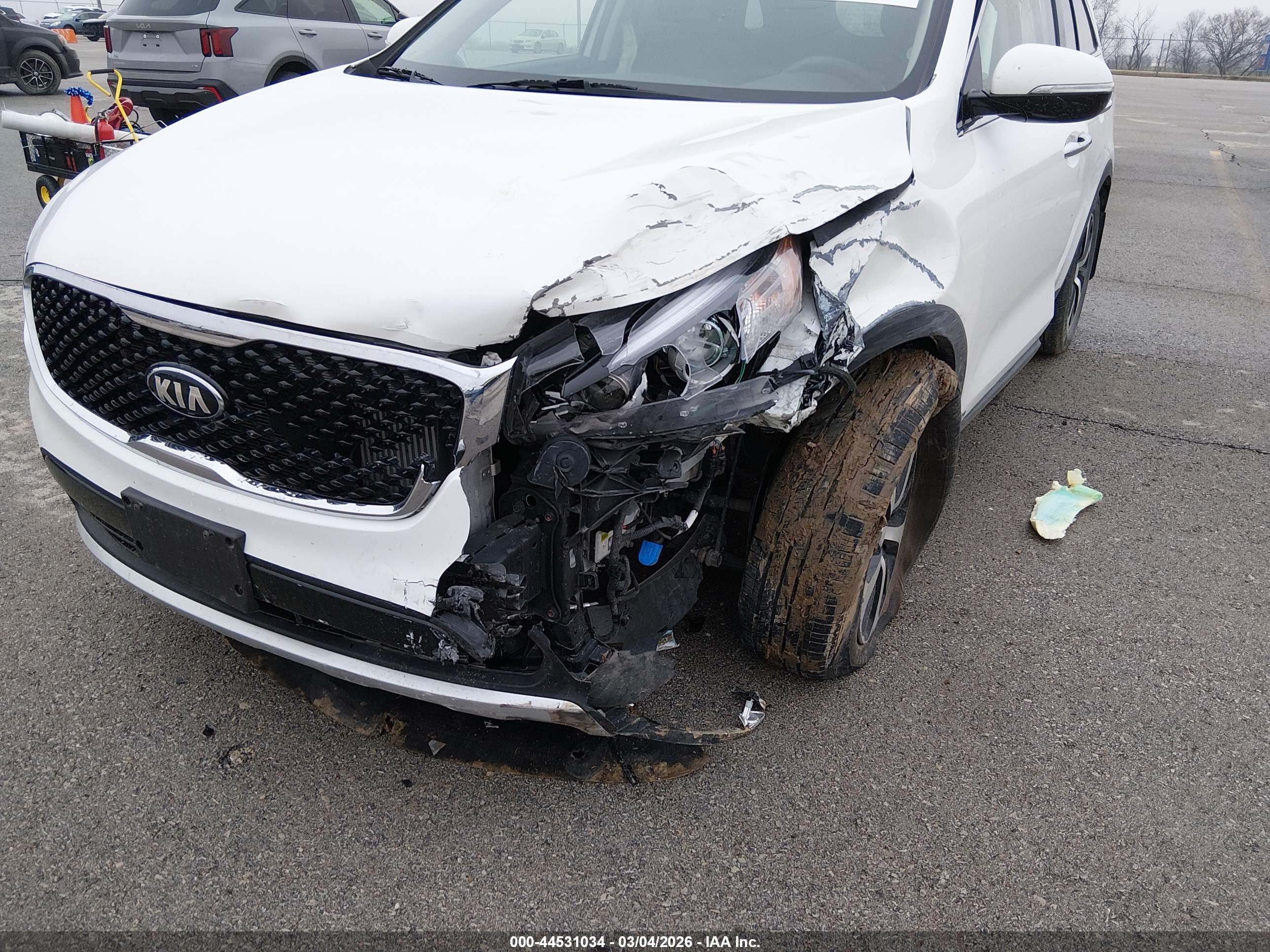 KIA SORENTO image 6