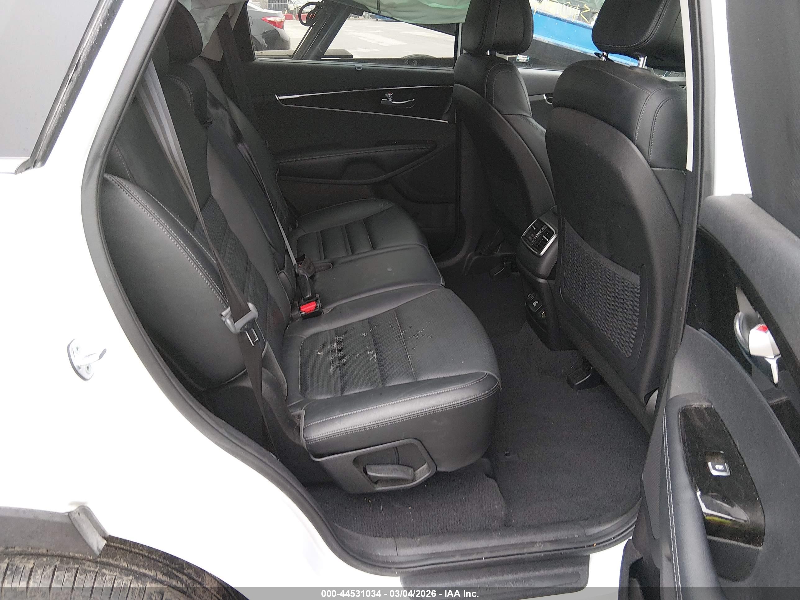 KIA SORENTO image 8