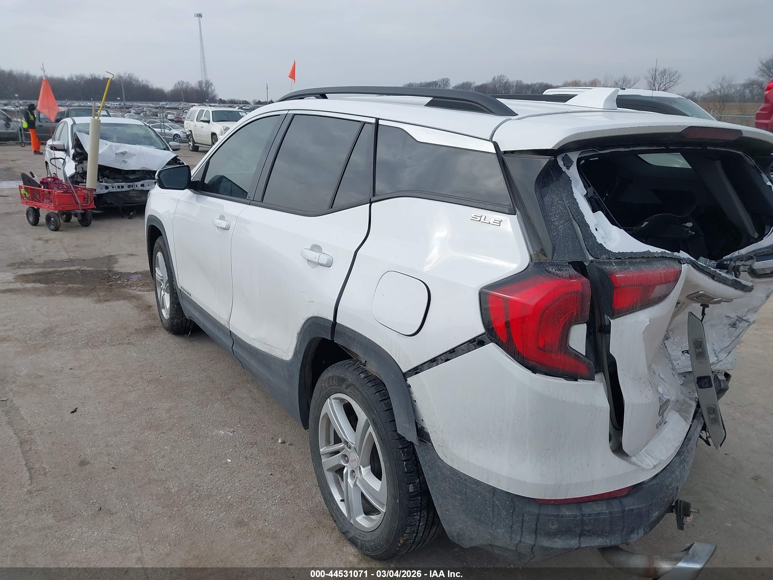 GMC TERRAIN image 3