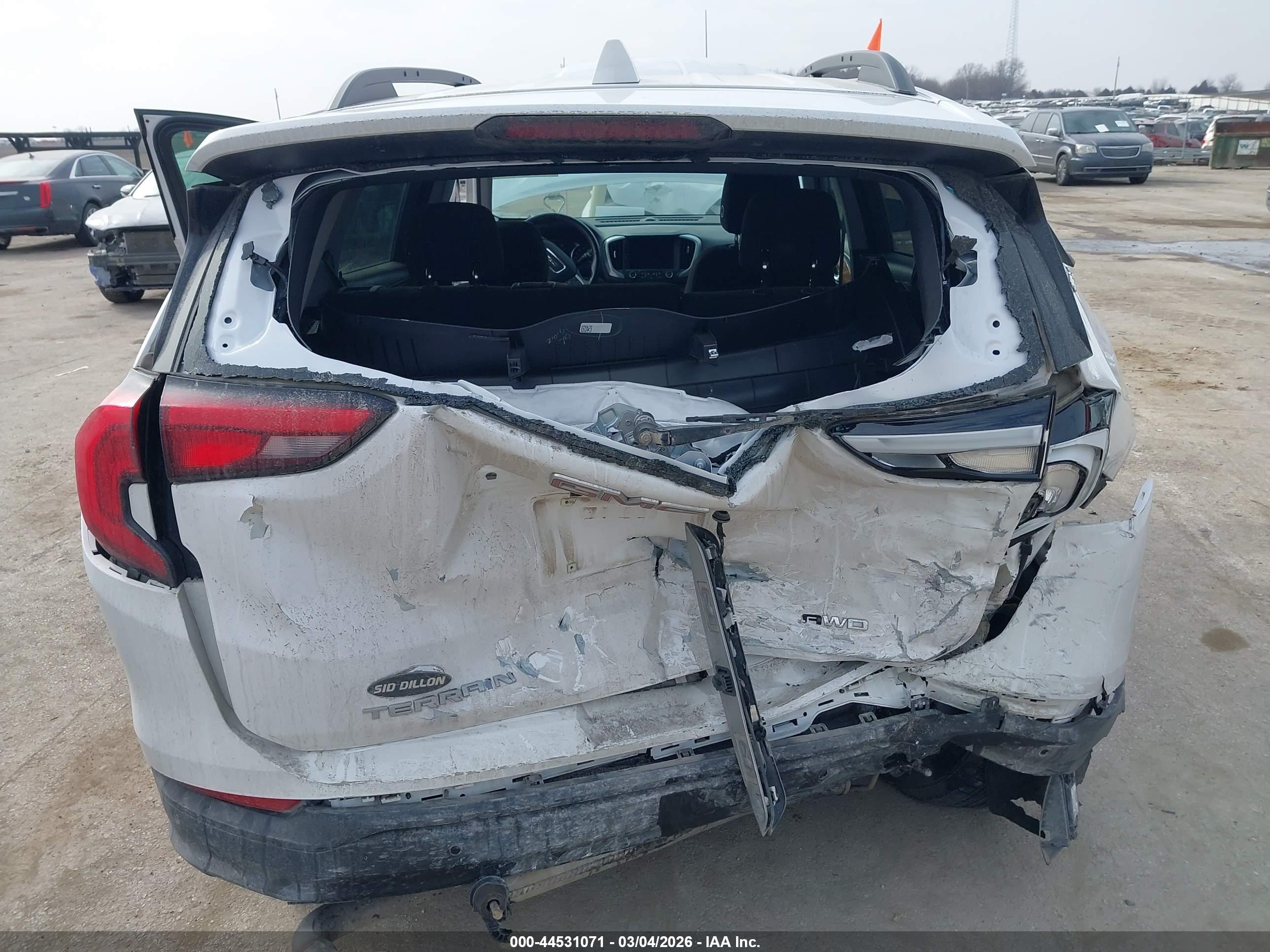 GMC TERRAIN image 6