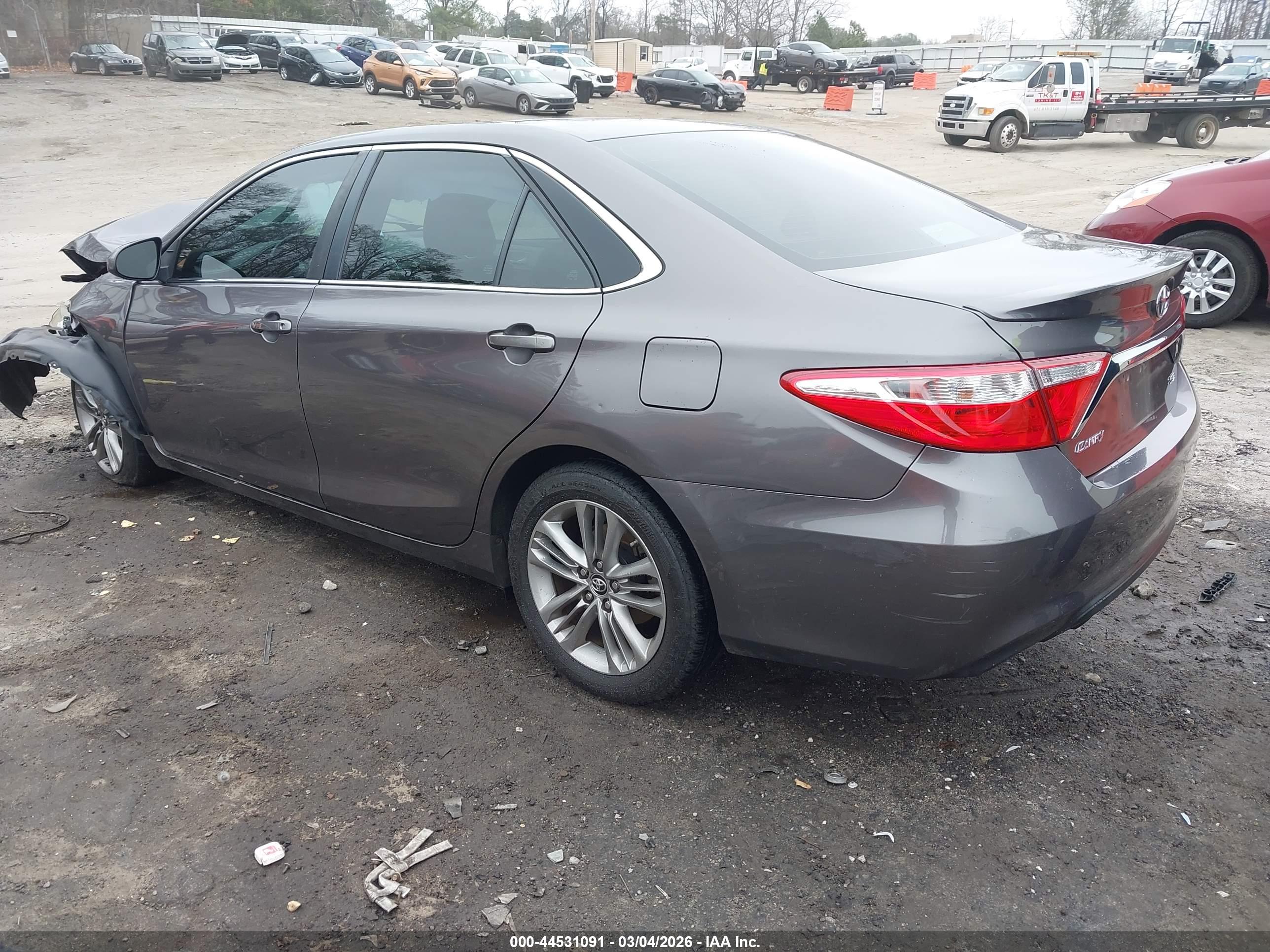 TOYOTA CAMRY image 3