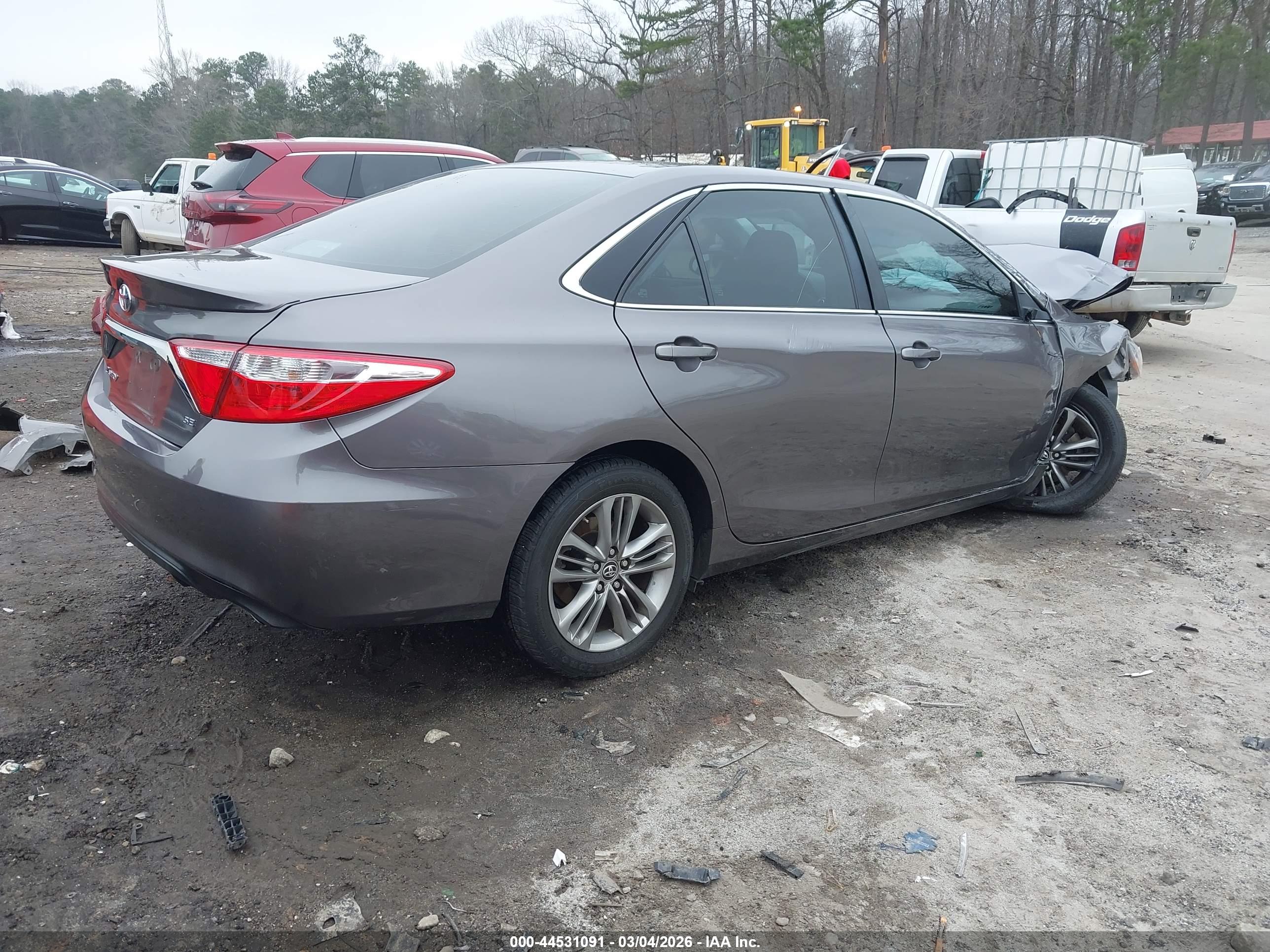 TOYOTA CAMRY image 4