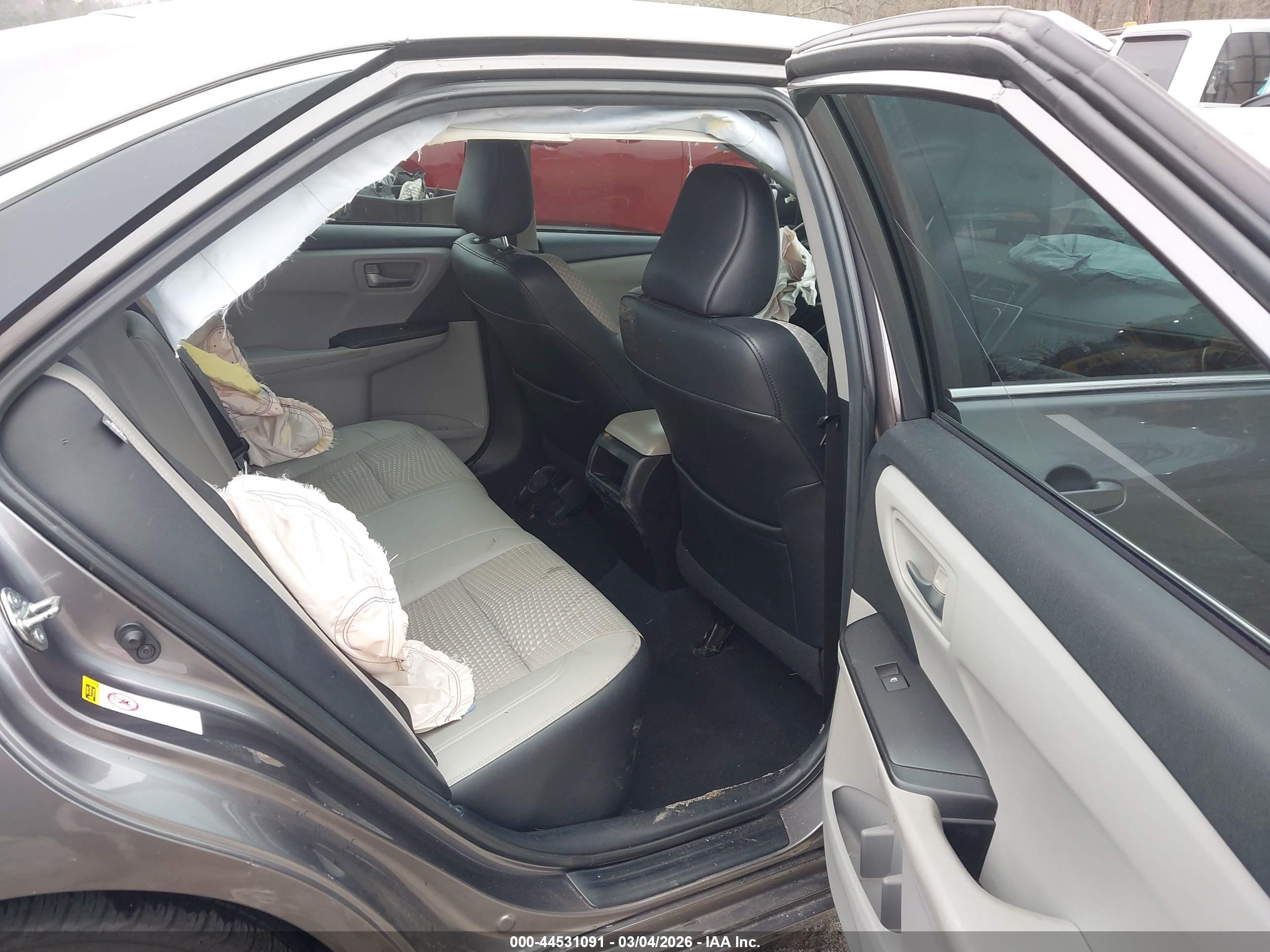 TOYOTA CAMRY image 8