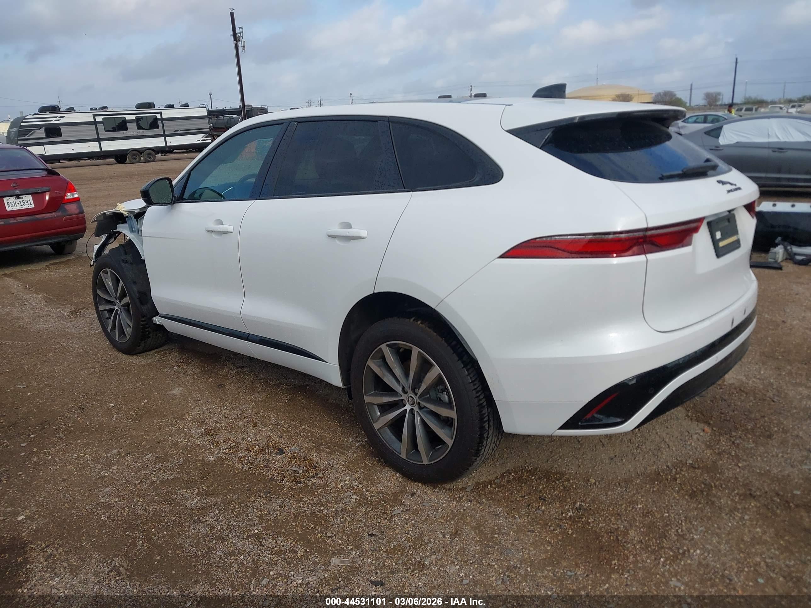 JAGUAR F-PACE image 3