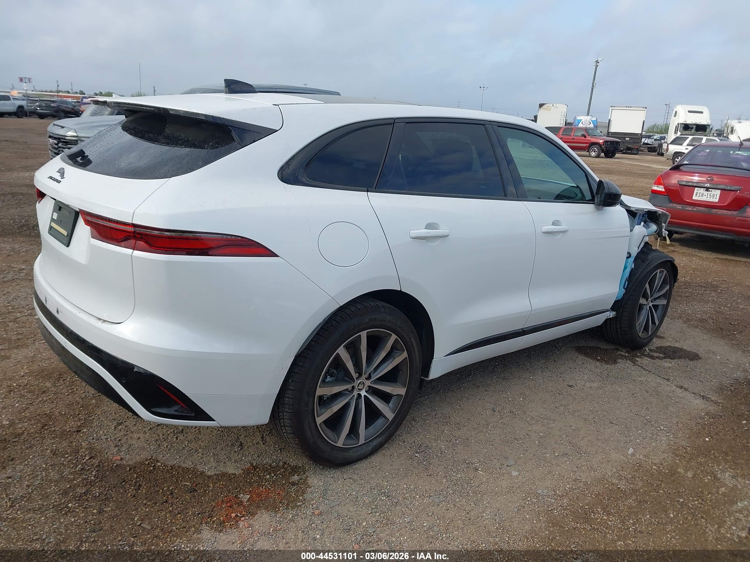 JAGUAR F-PACE image 4
