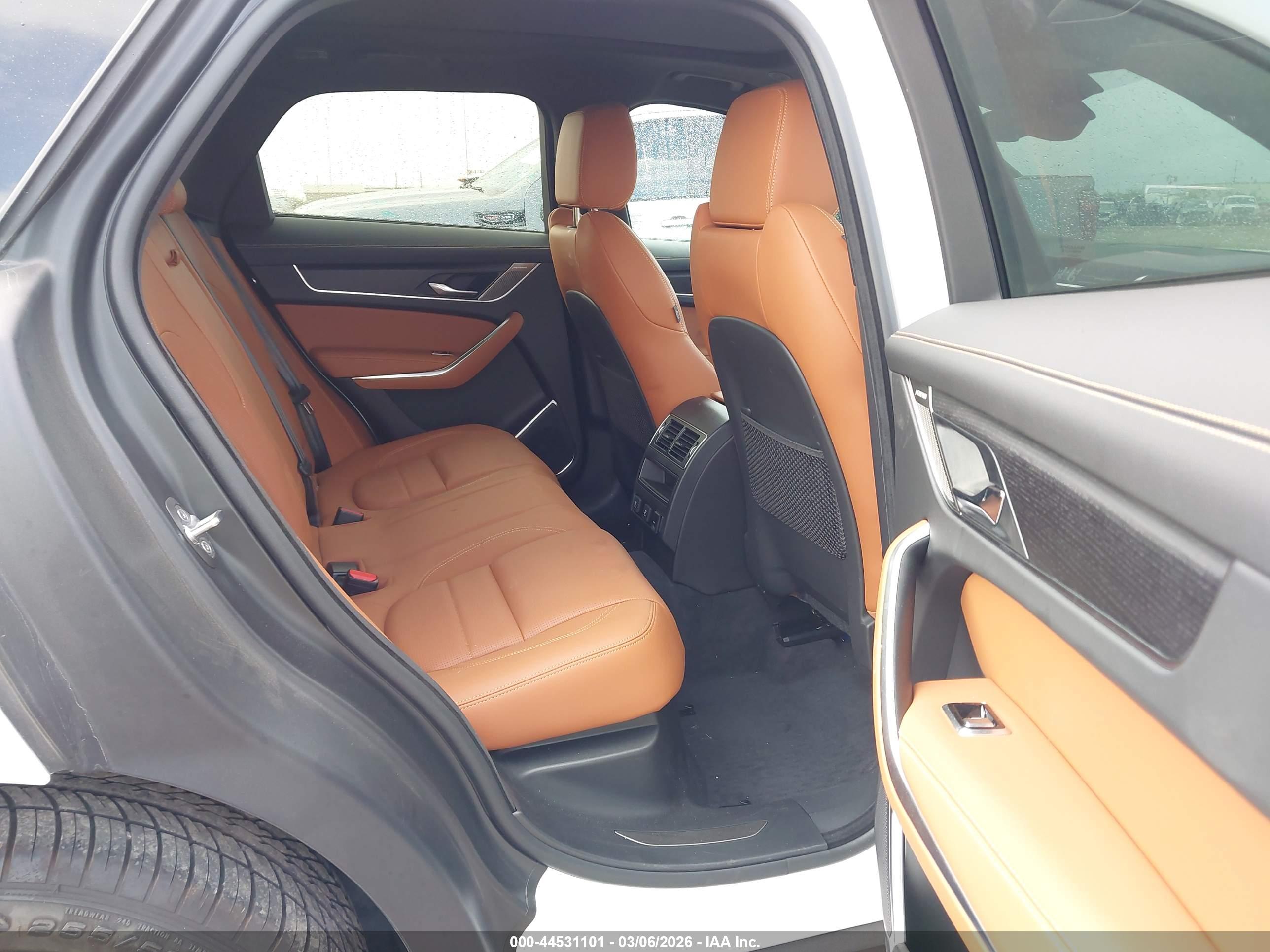 JAGUAR F-PACE image 8