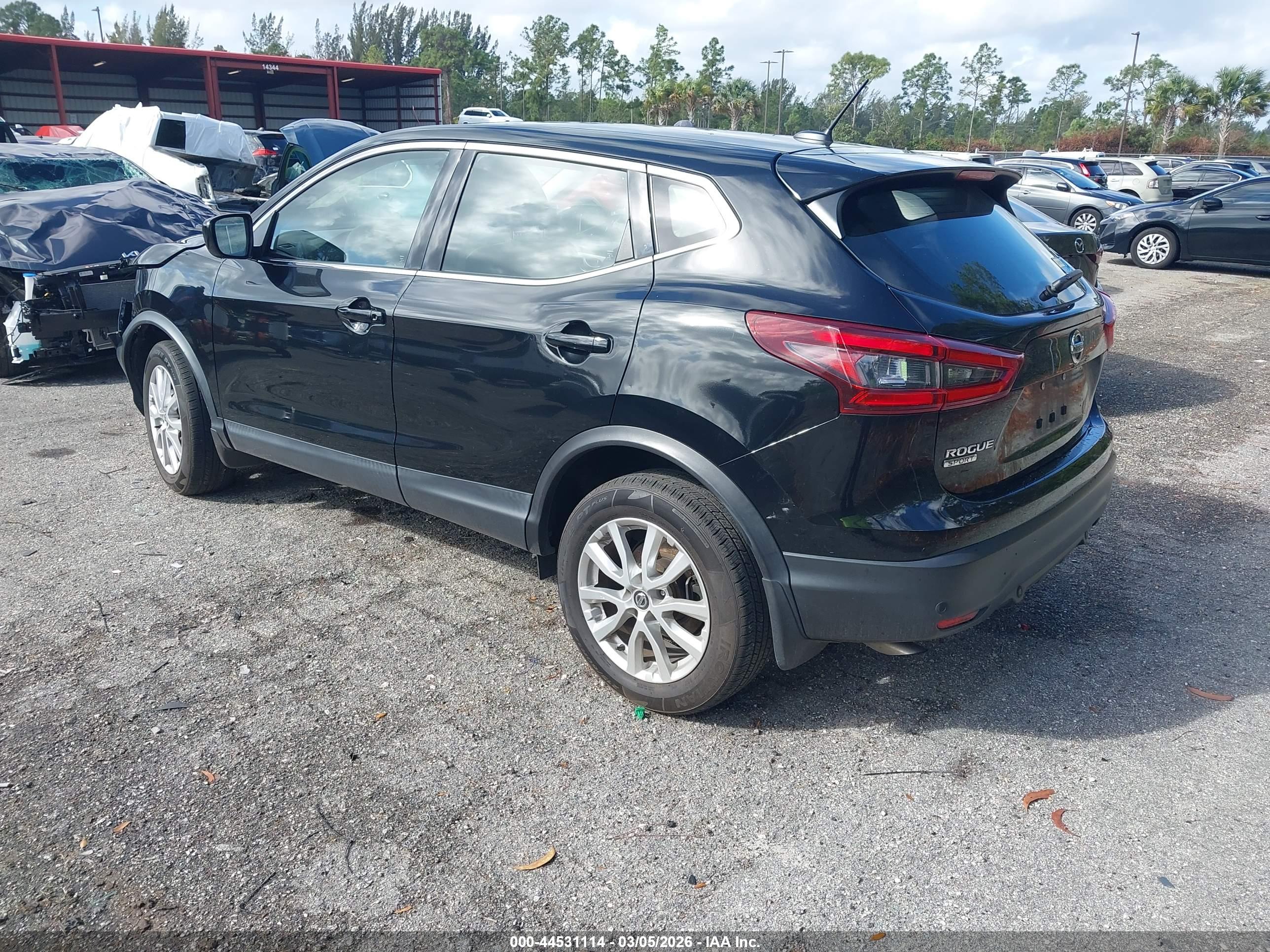 NISSAN ROGUE image 3