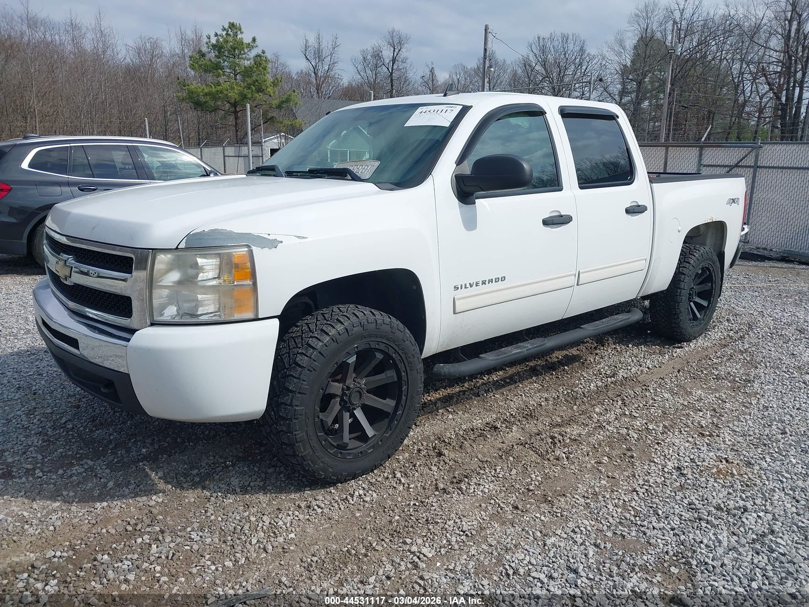 CHEVROLET SILVERADO image 2