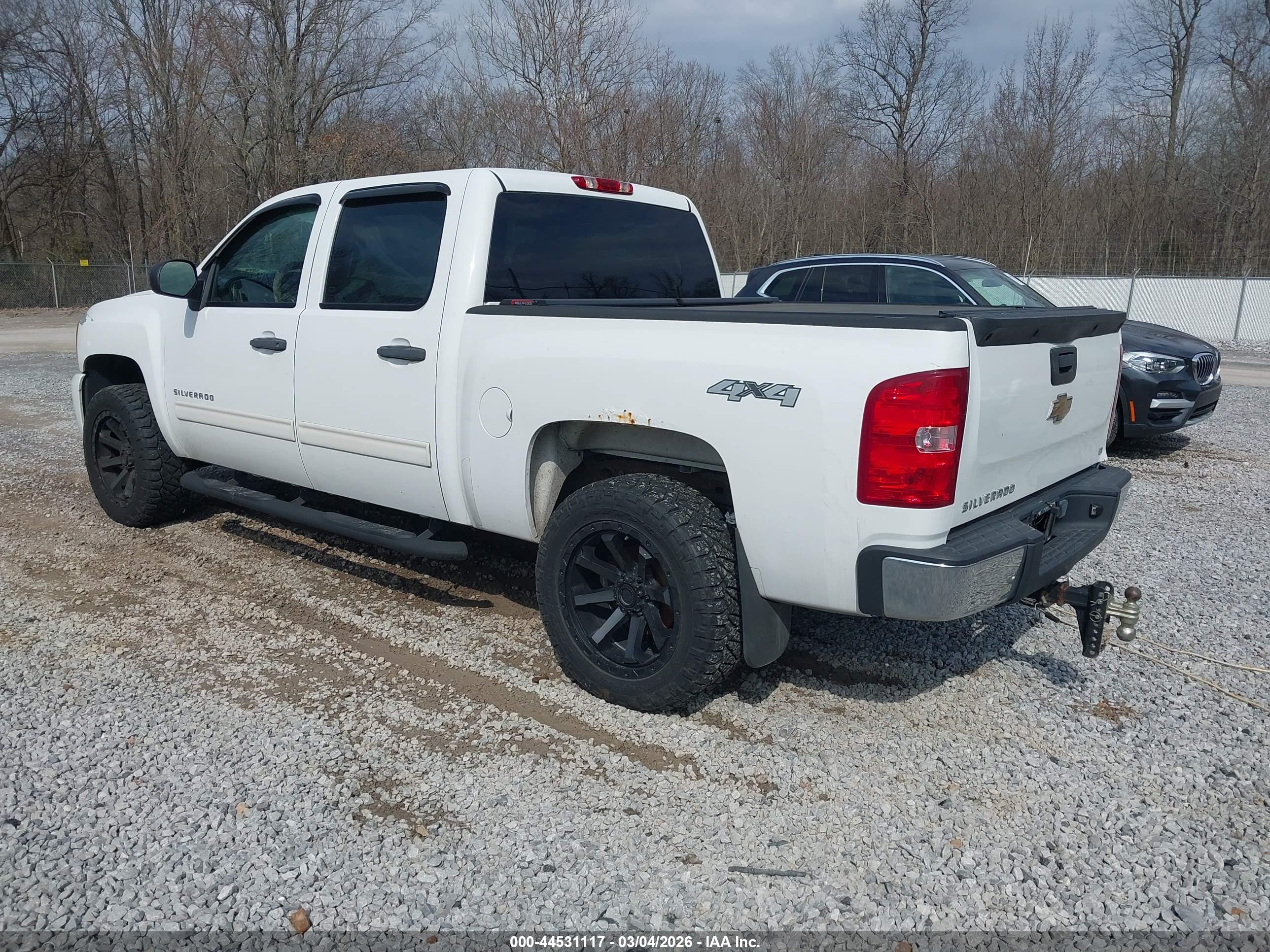 CHEVROLET SILVERADO image 3