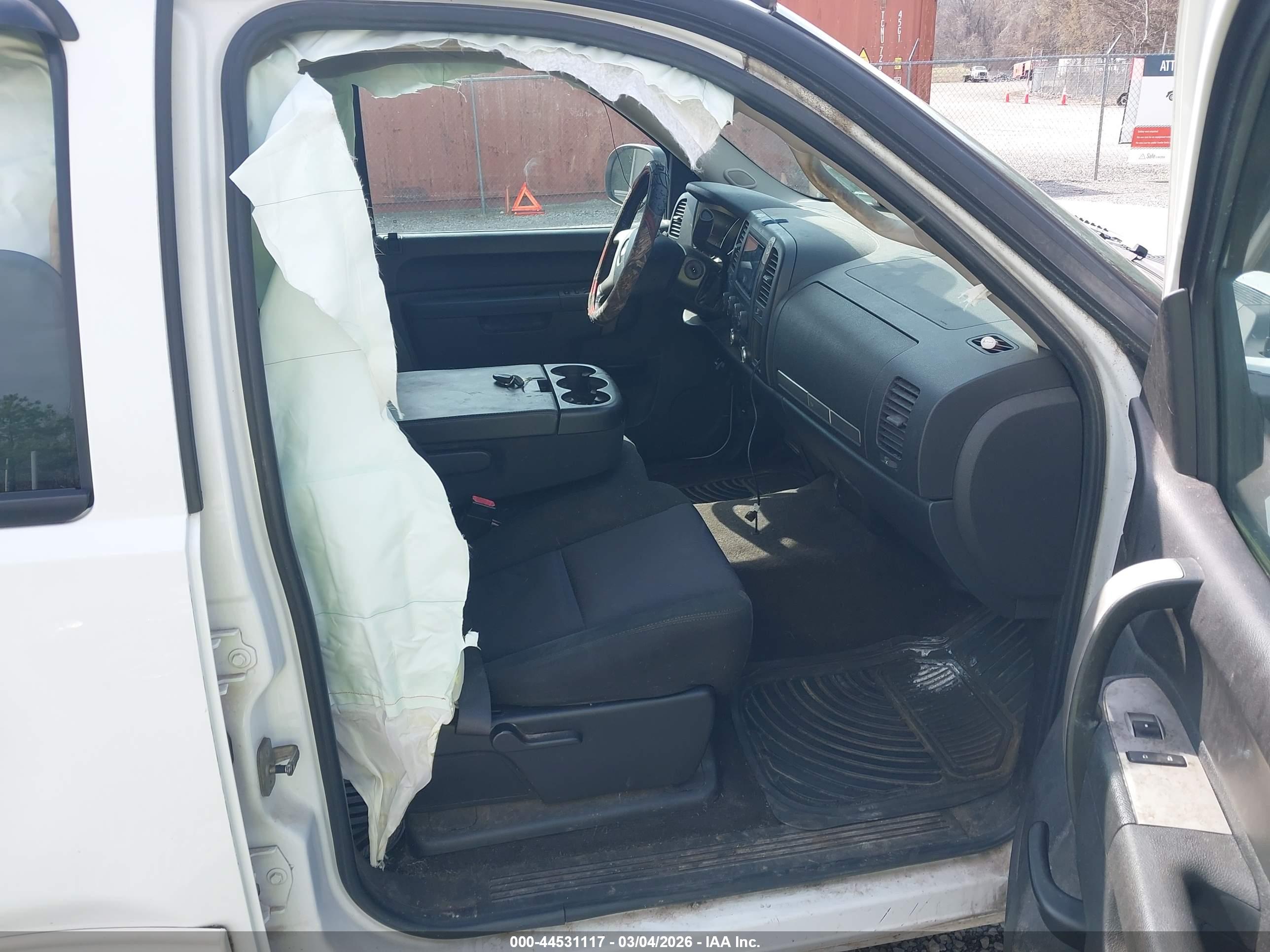 CHEVROLET SILVERADO image 5