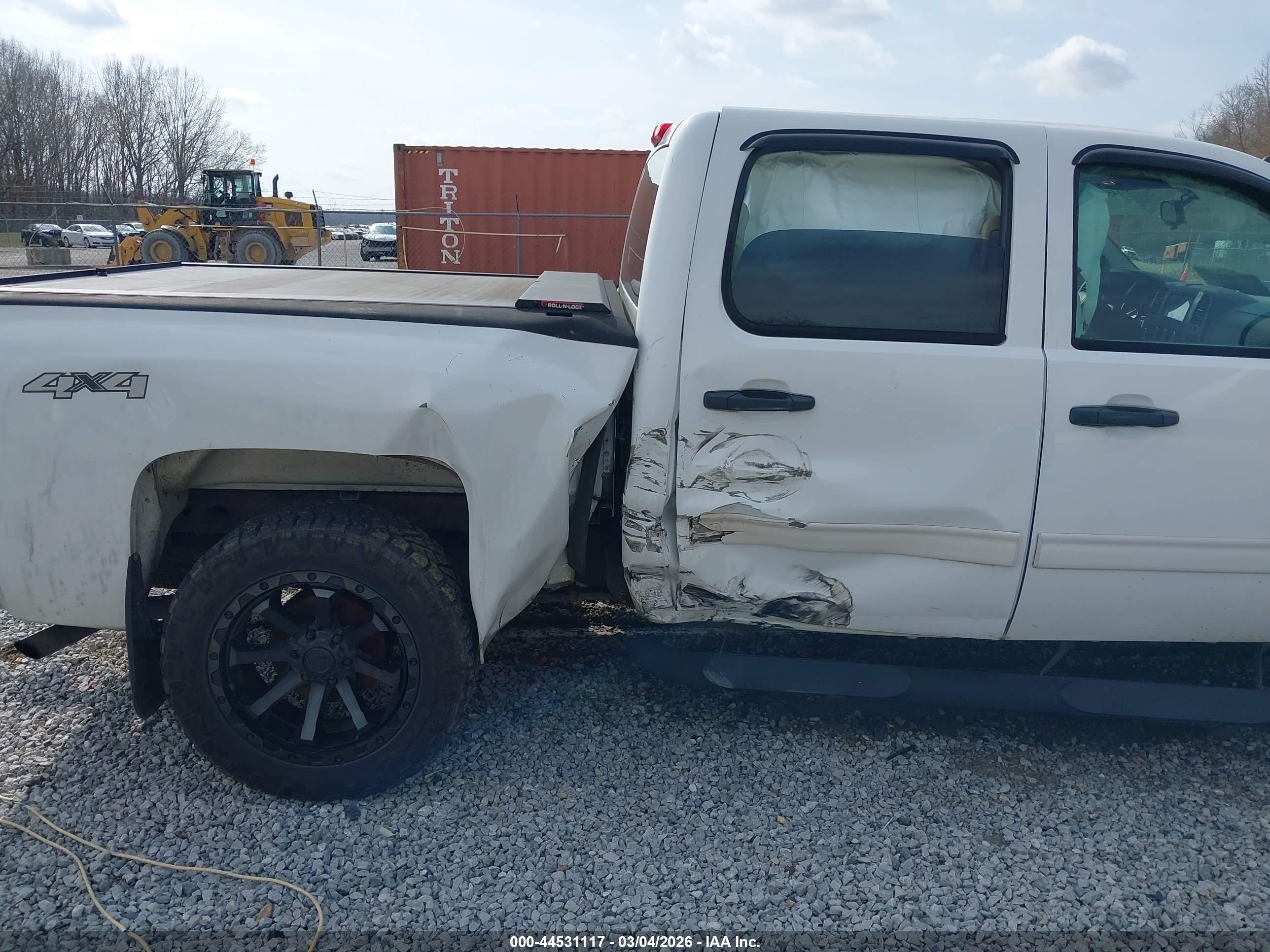 CHEVROLET SILVERADO image 6