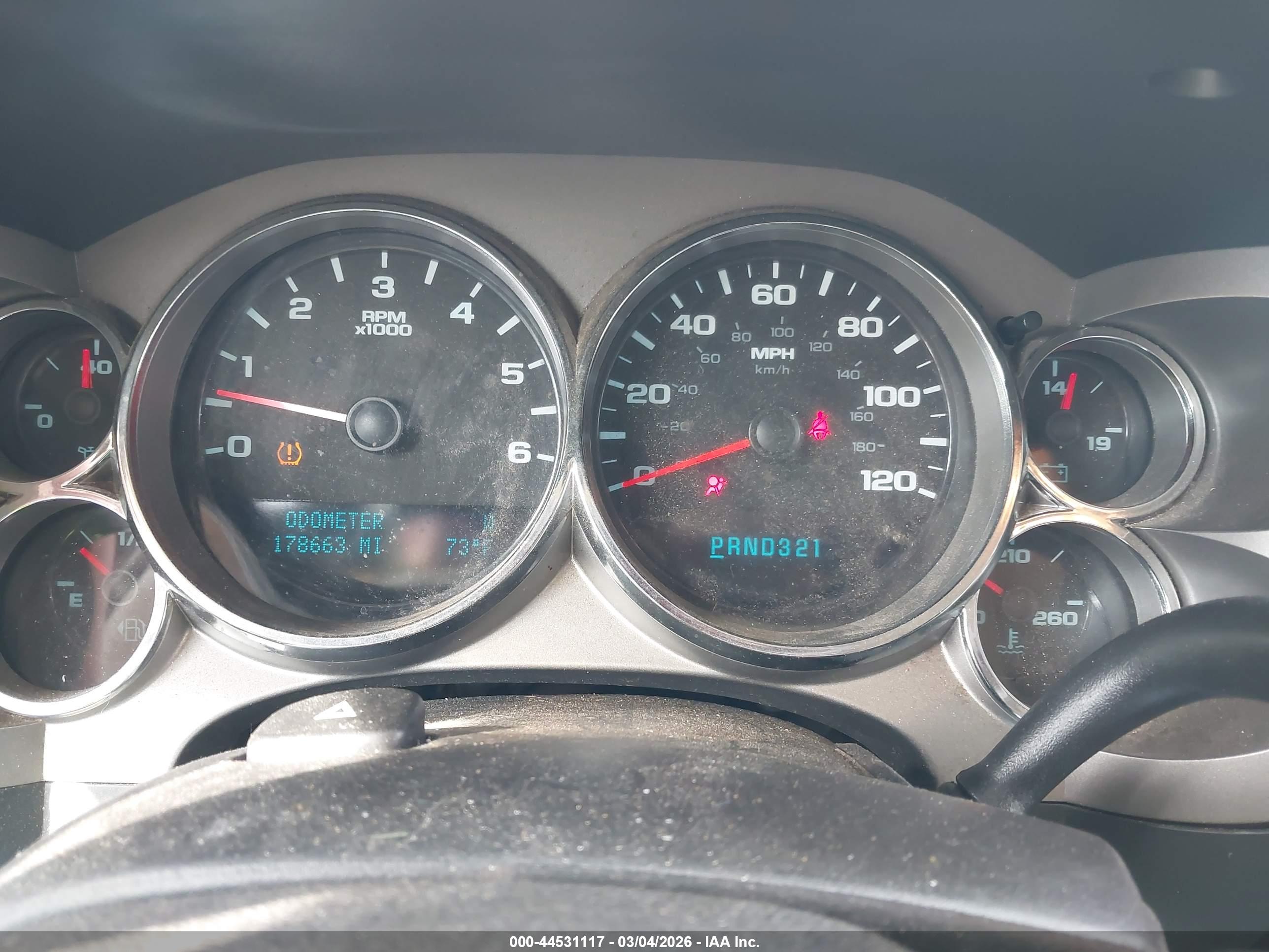 CHEVROLET SILVERADO image 7