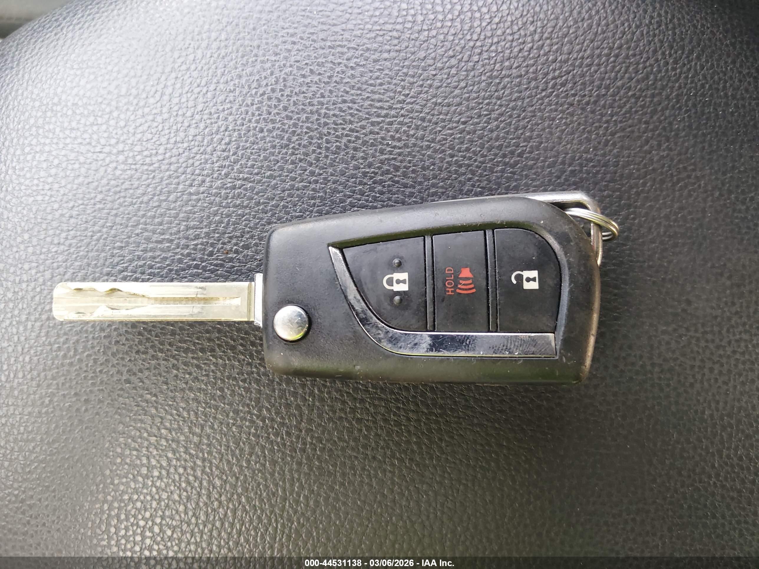 TOYOTA RAV4 image 11