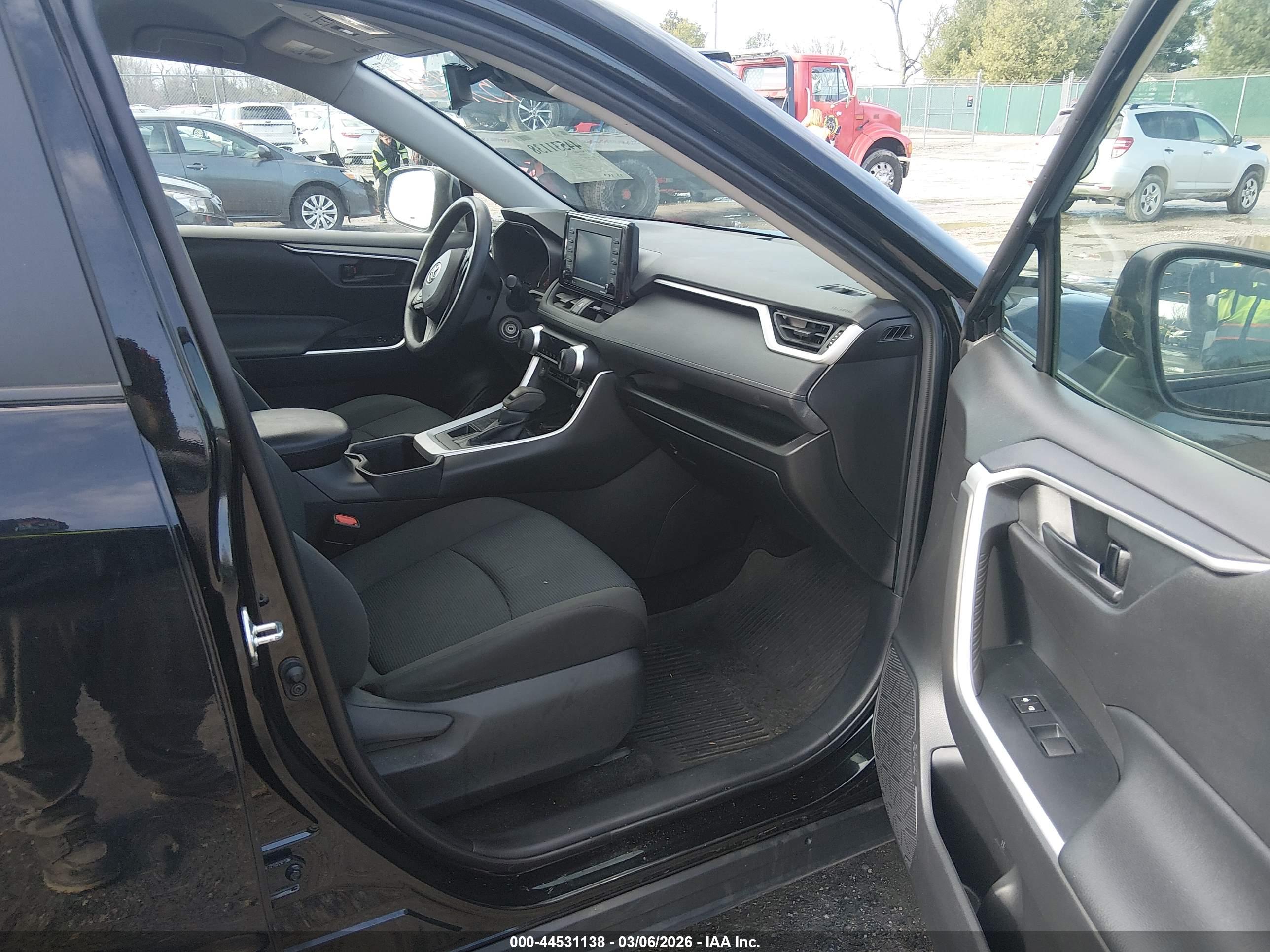 TOYOTA RAV4 image 5