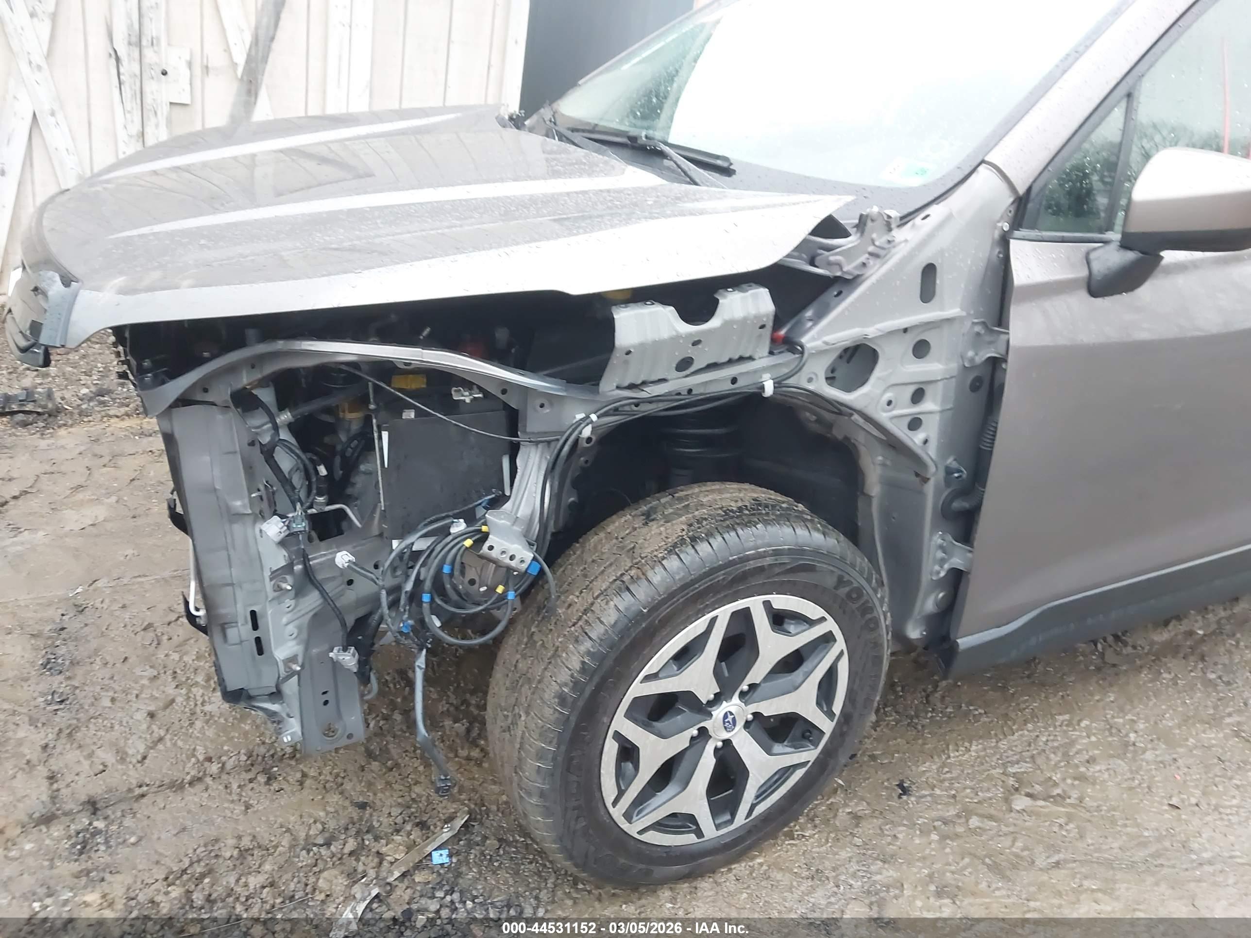 SUBARU FORESTER image 6