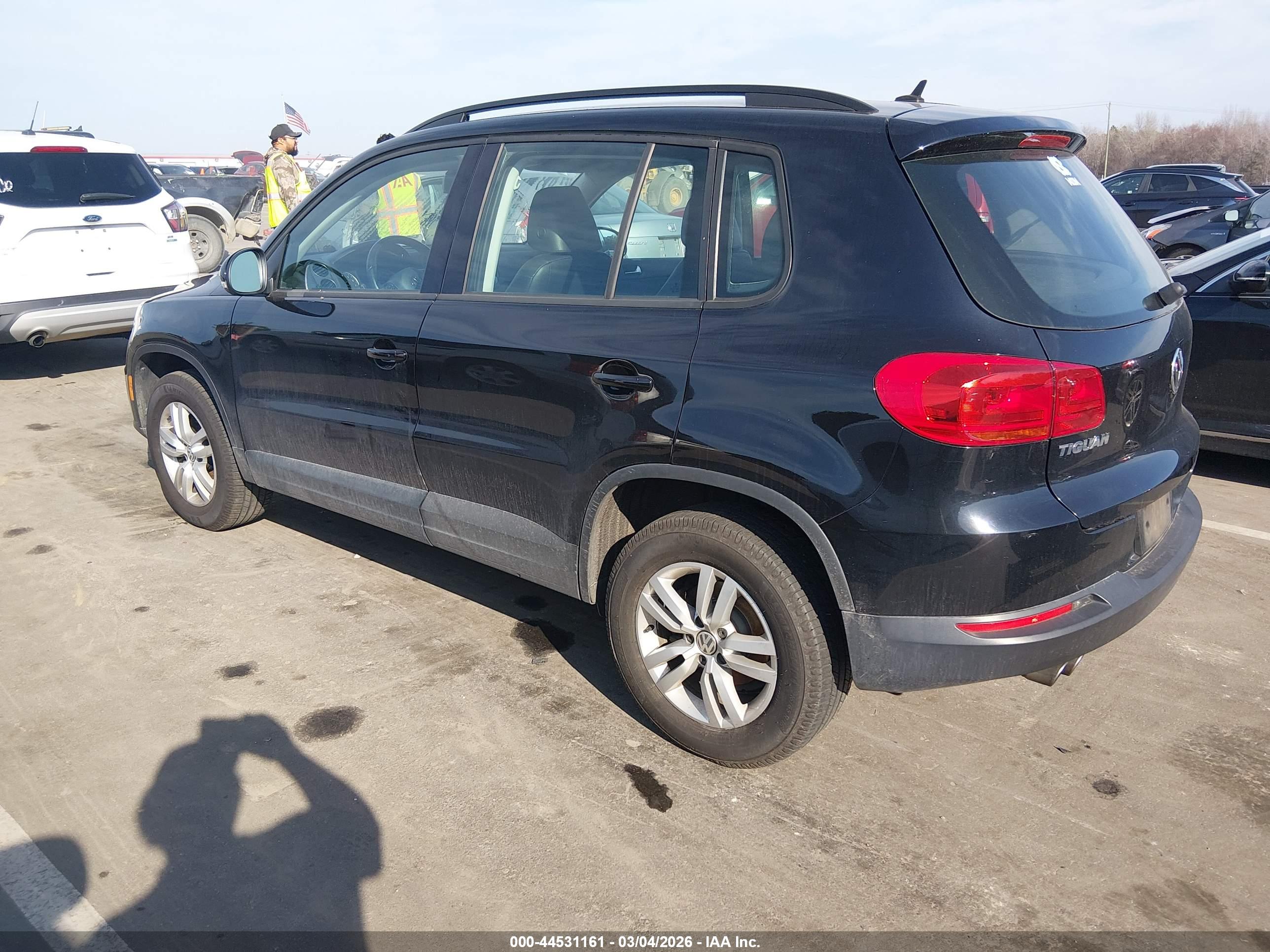 VOLKSWAGEN TIGUAN image 3