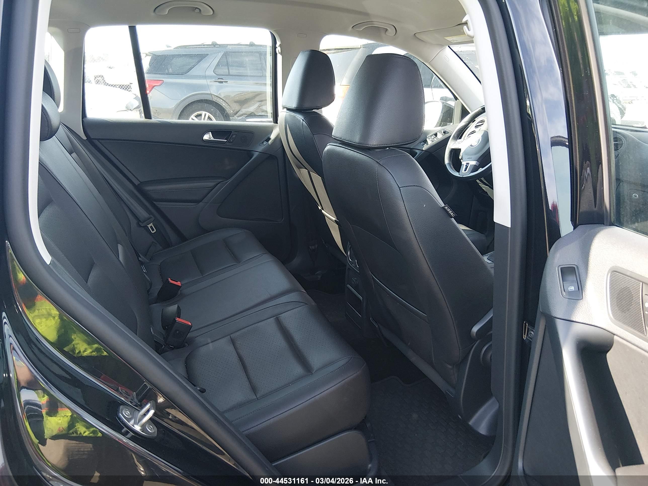 VOLKSWAGEN TIGUAN image 8