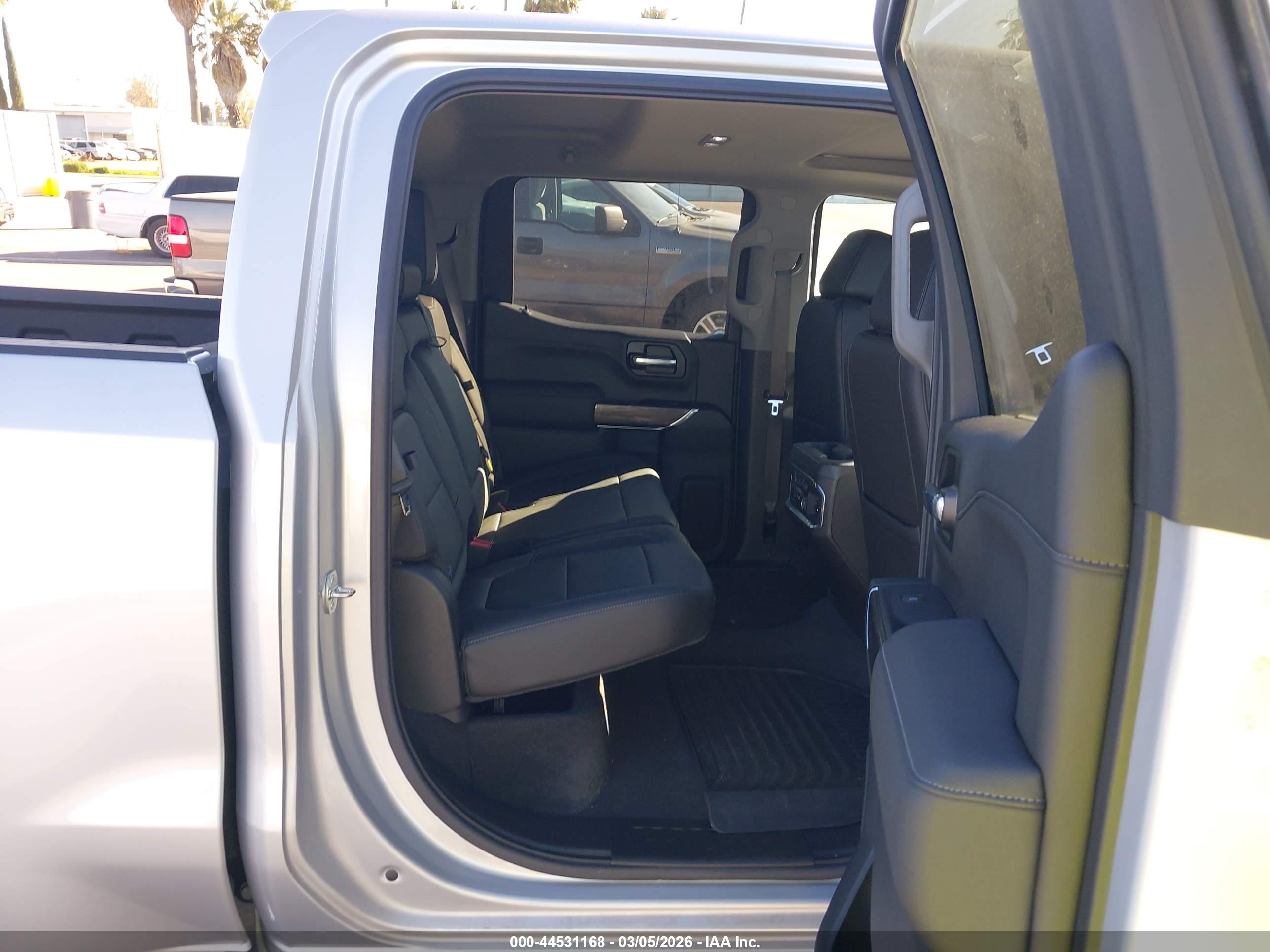 CHEVROLET SILVERADO image 8