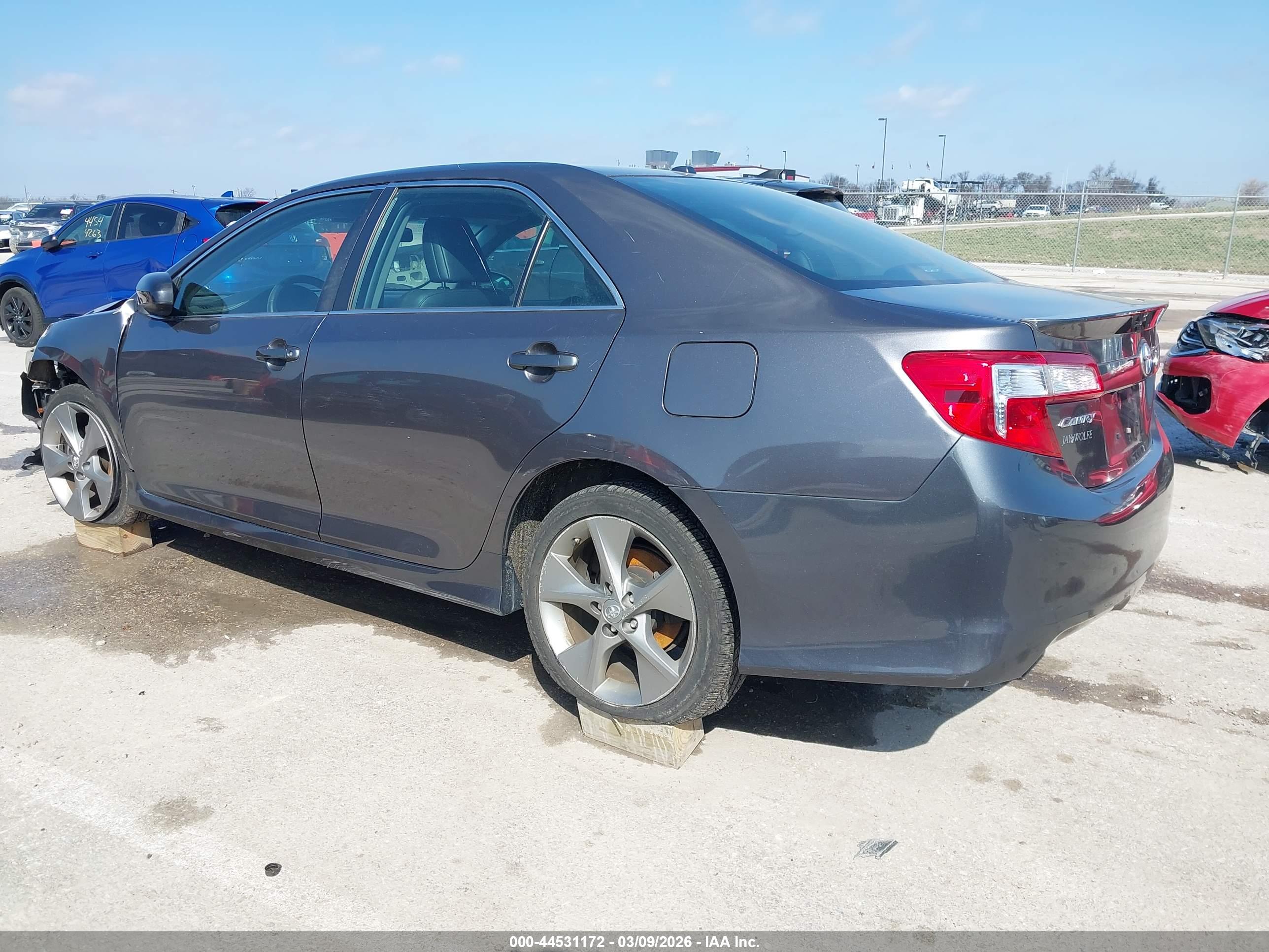 TOYOTA CAMRY image 3