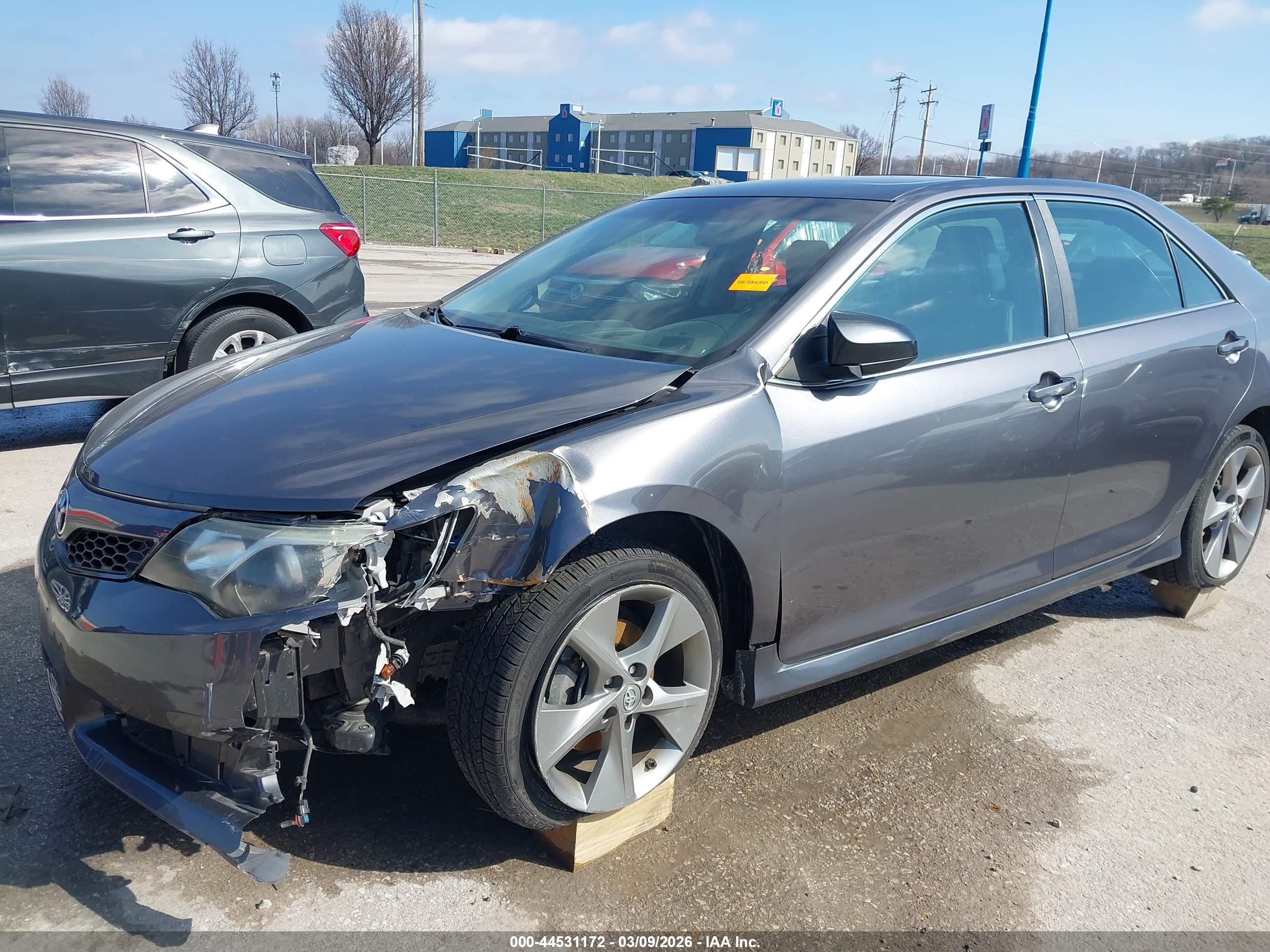 TOYOTA CAMRY image 6