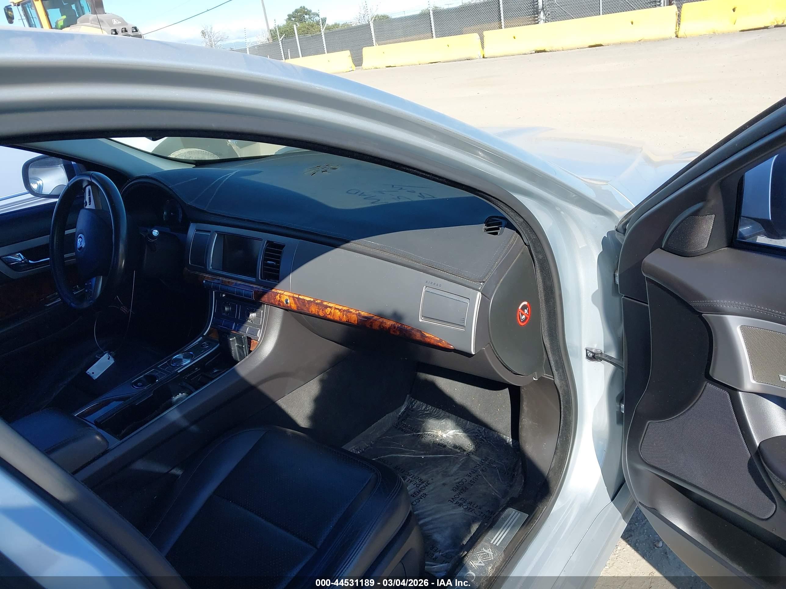 JAGUAR XF image 5