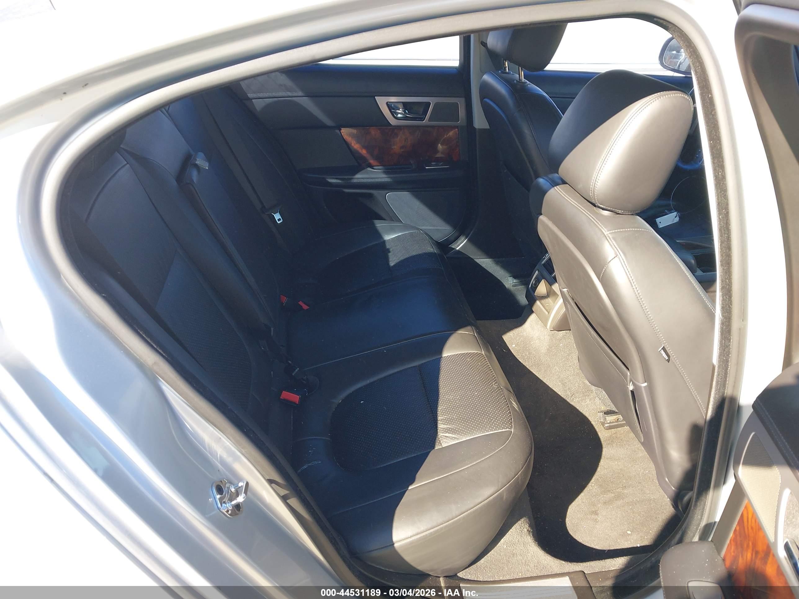 JAGUAR XF image 8
