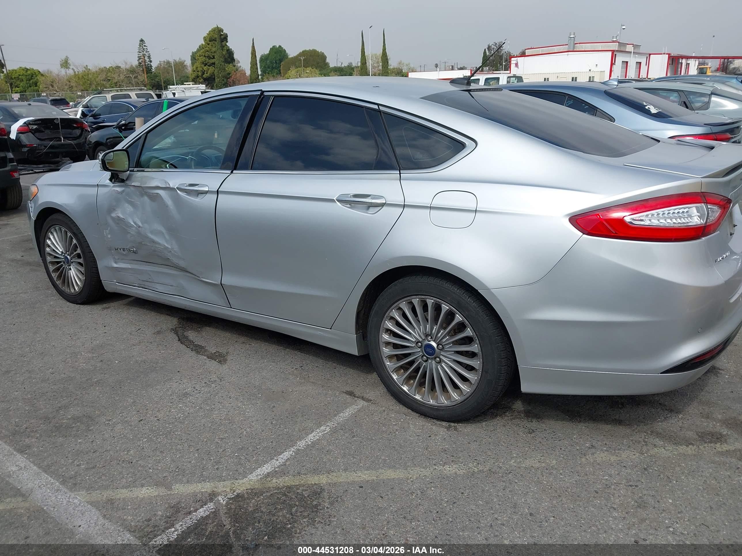 FORD FUSION image 3