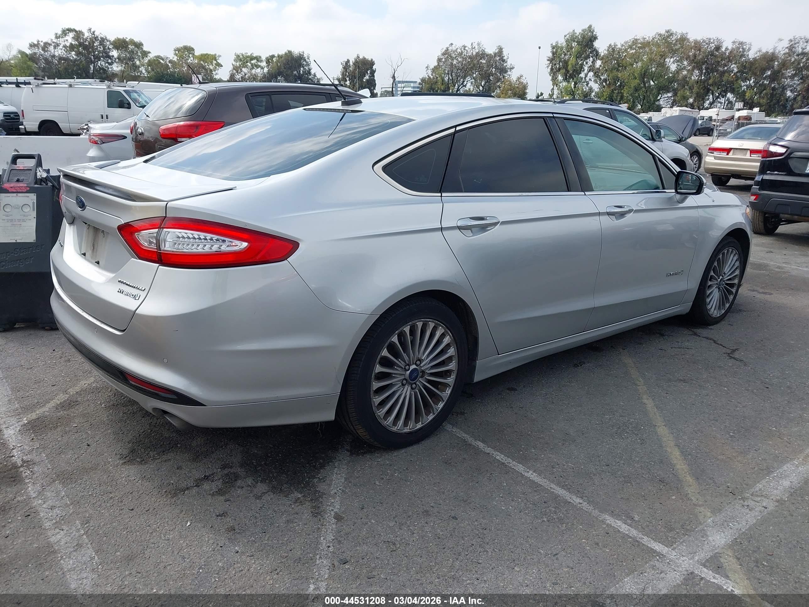 FORD FUSION image 4