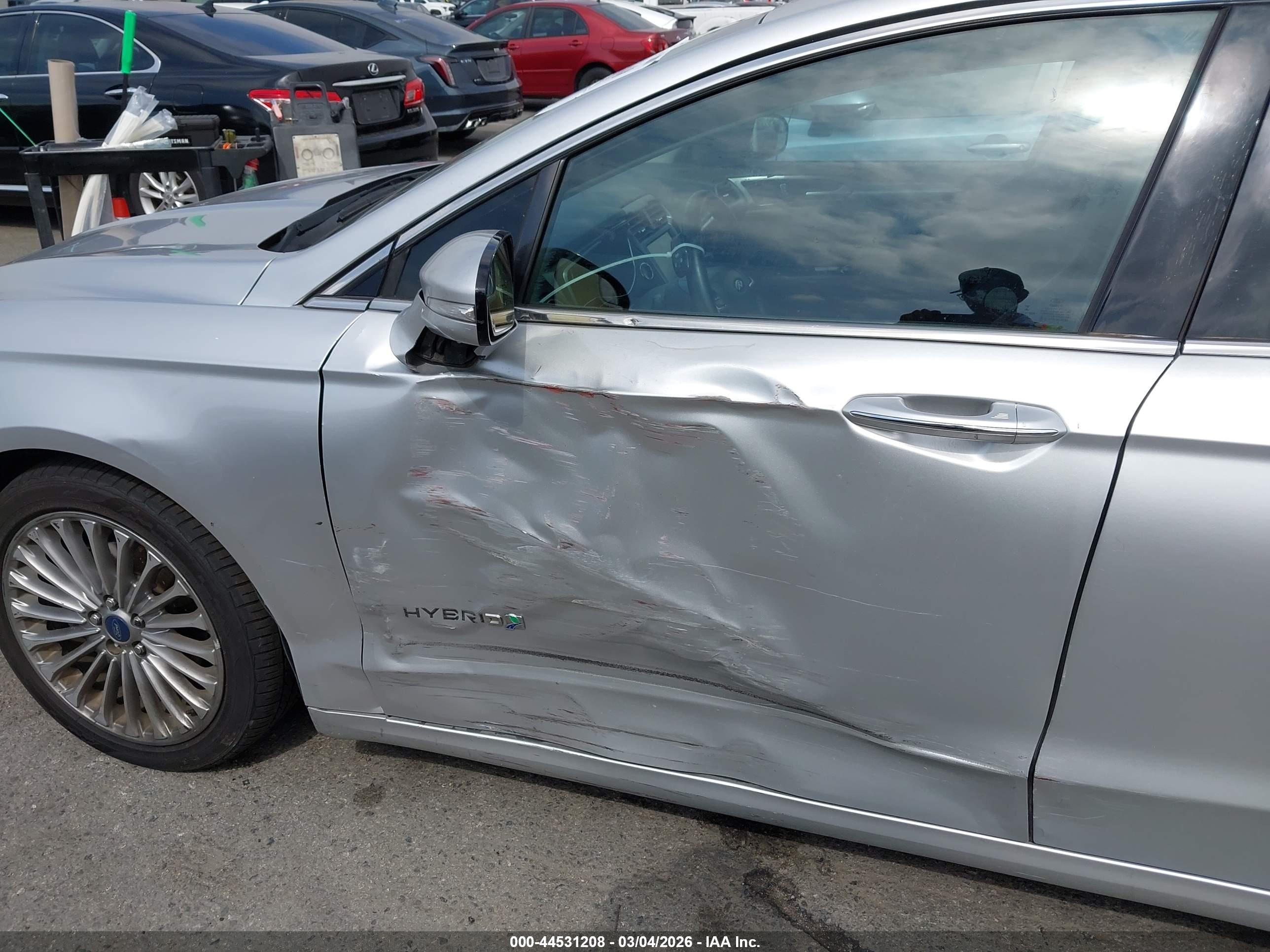 FORD FUSION image 6