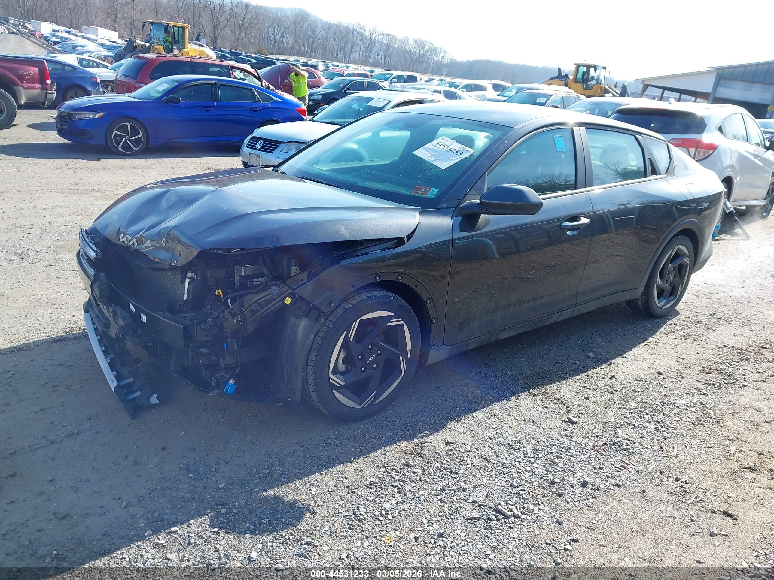 KIA K4 image 2