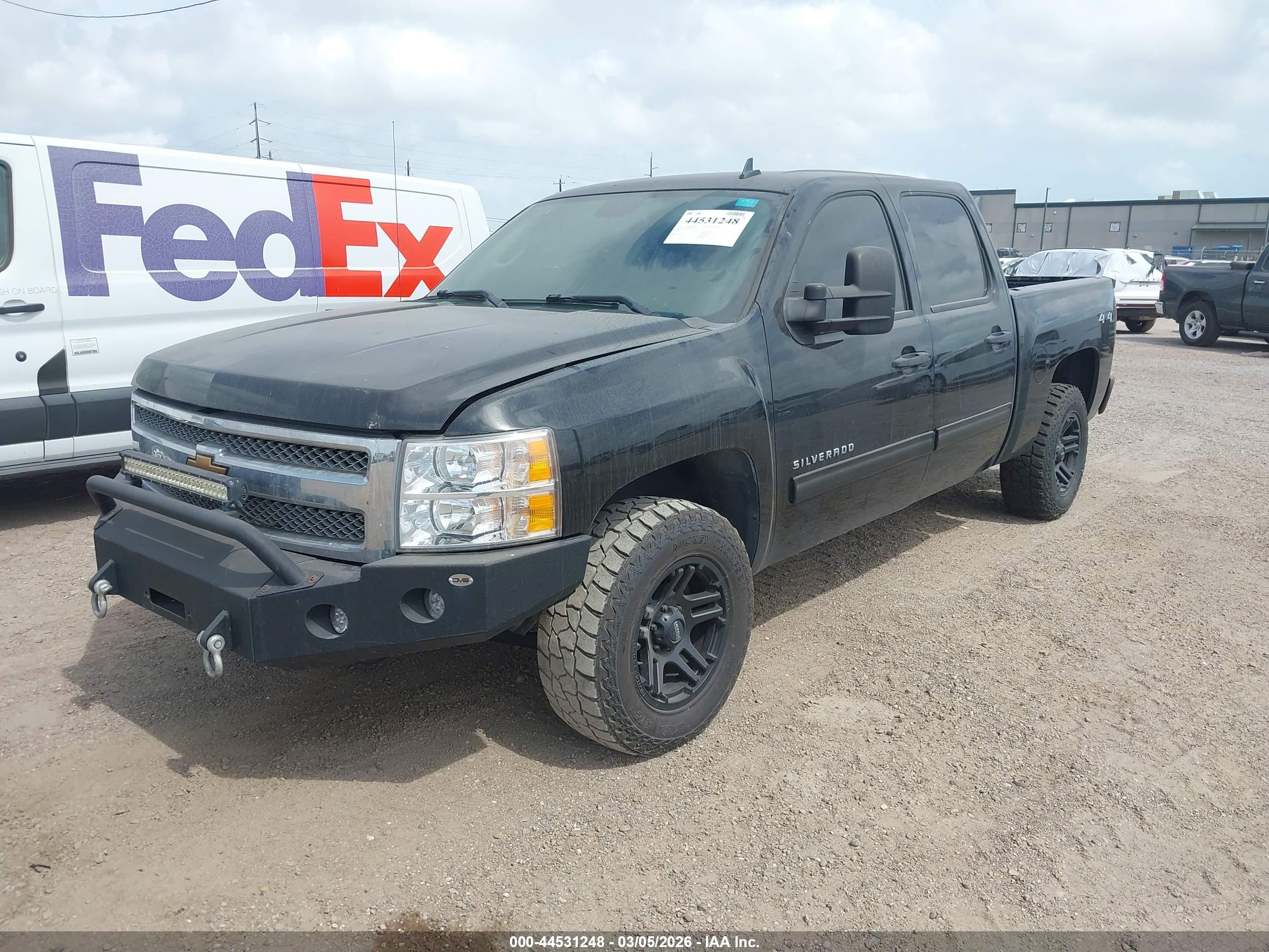 CHEVROLET SILVERADO image 2