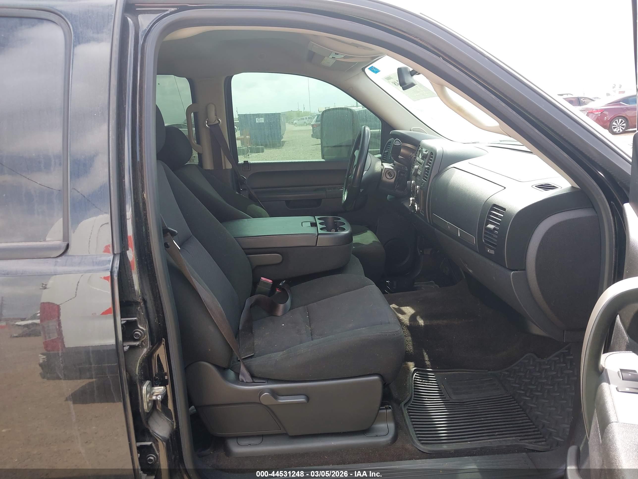 CHEVROLET SILVERADO image 5