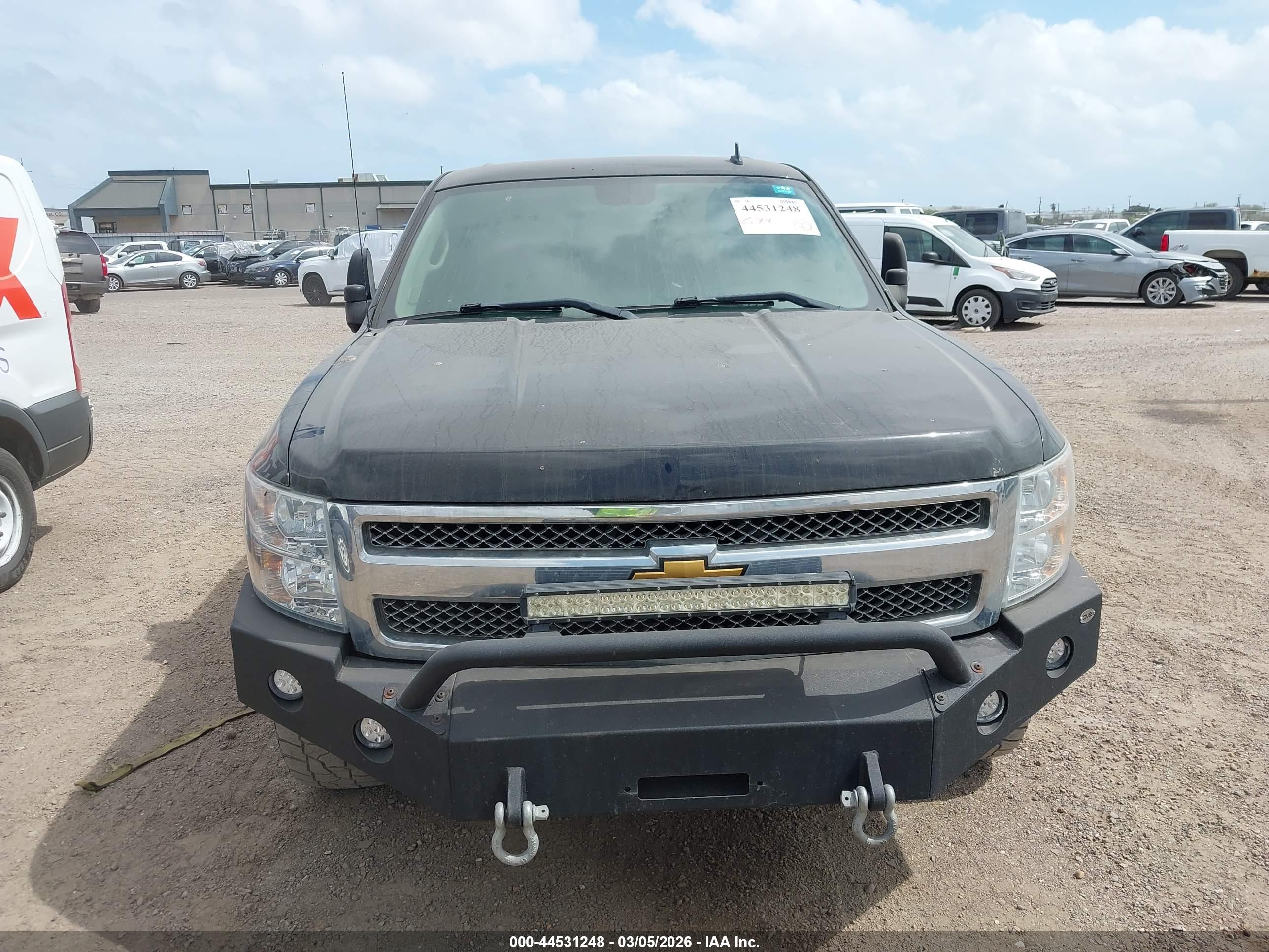 CHEVROLET SILVERADO image 6