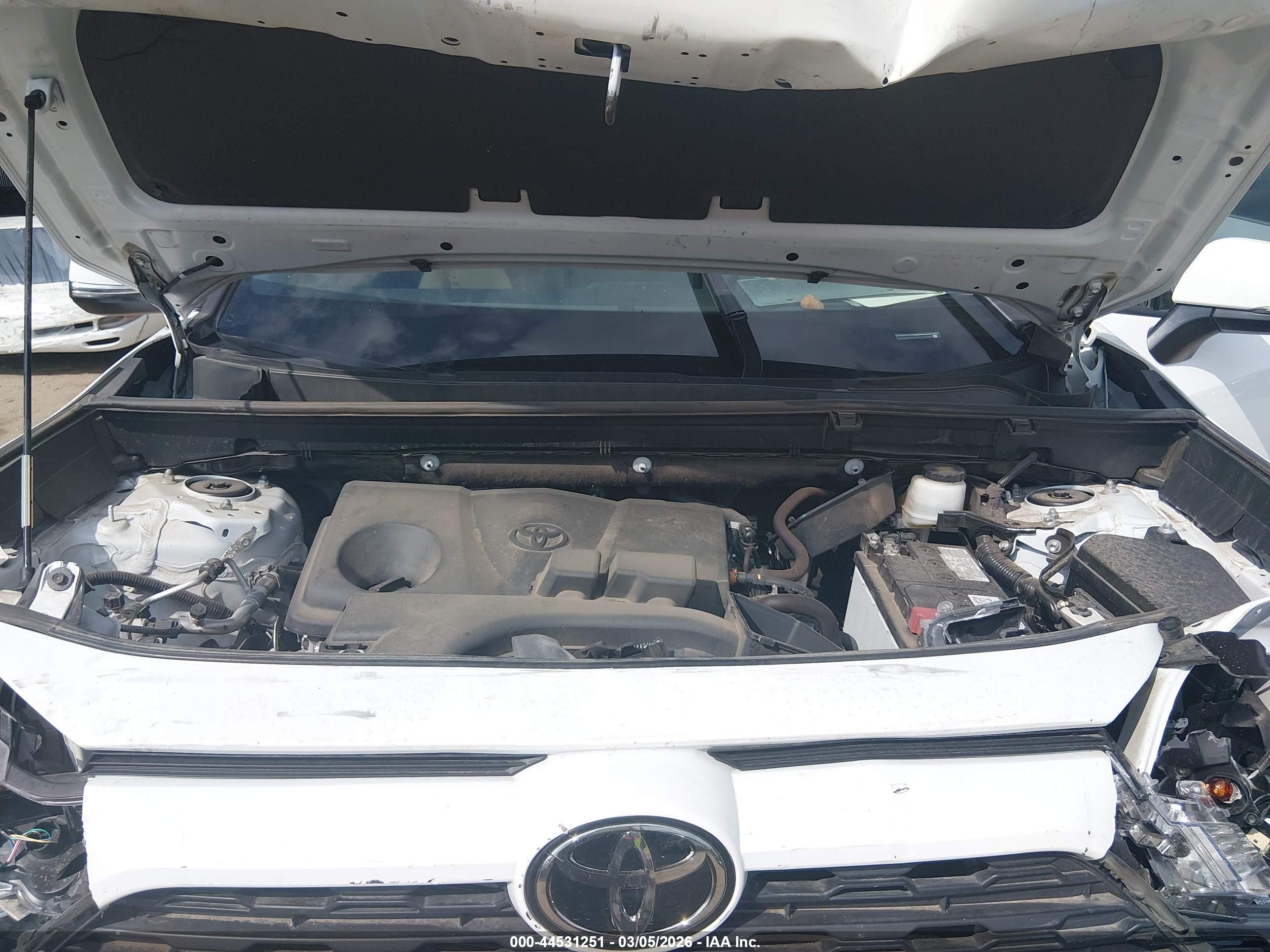 TOYOTA RAV4 image 10