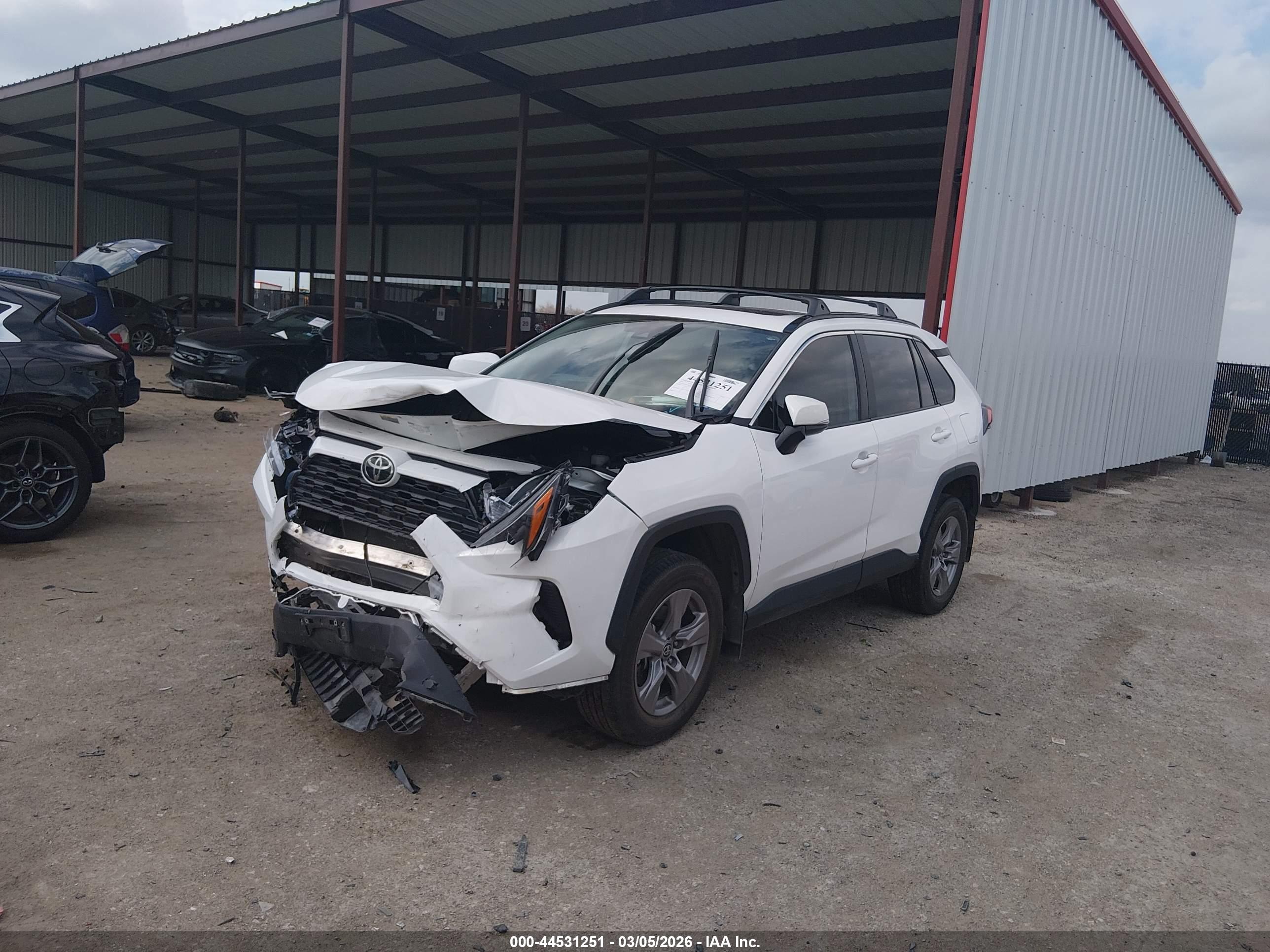 TOYOTA RAV4 image 2