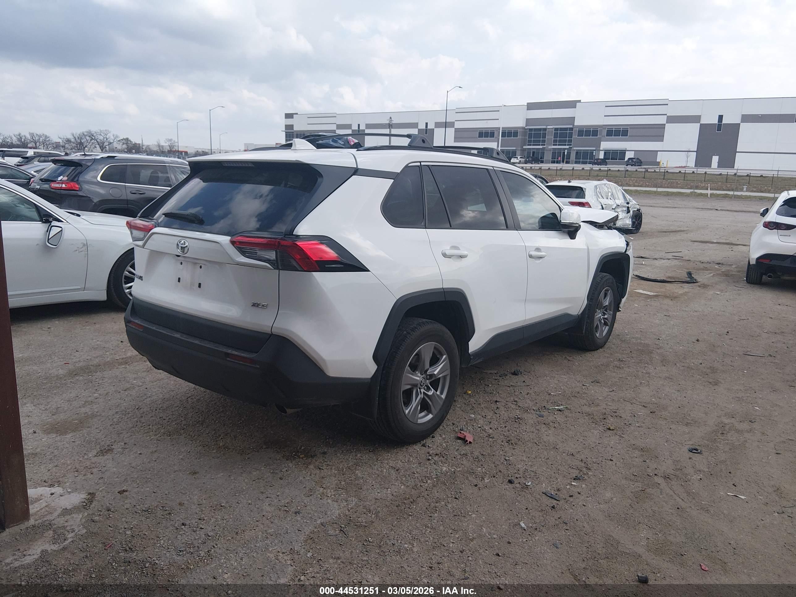 TOYOTA RAV4 image 4