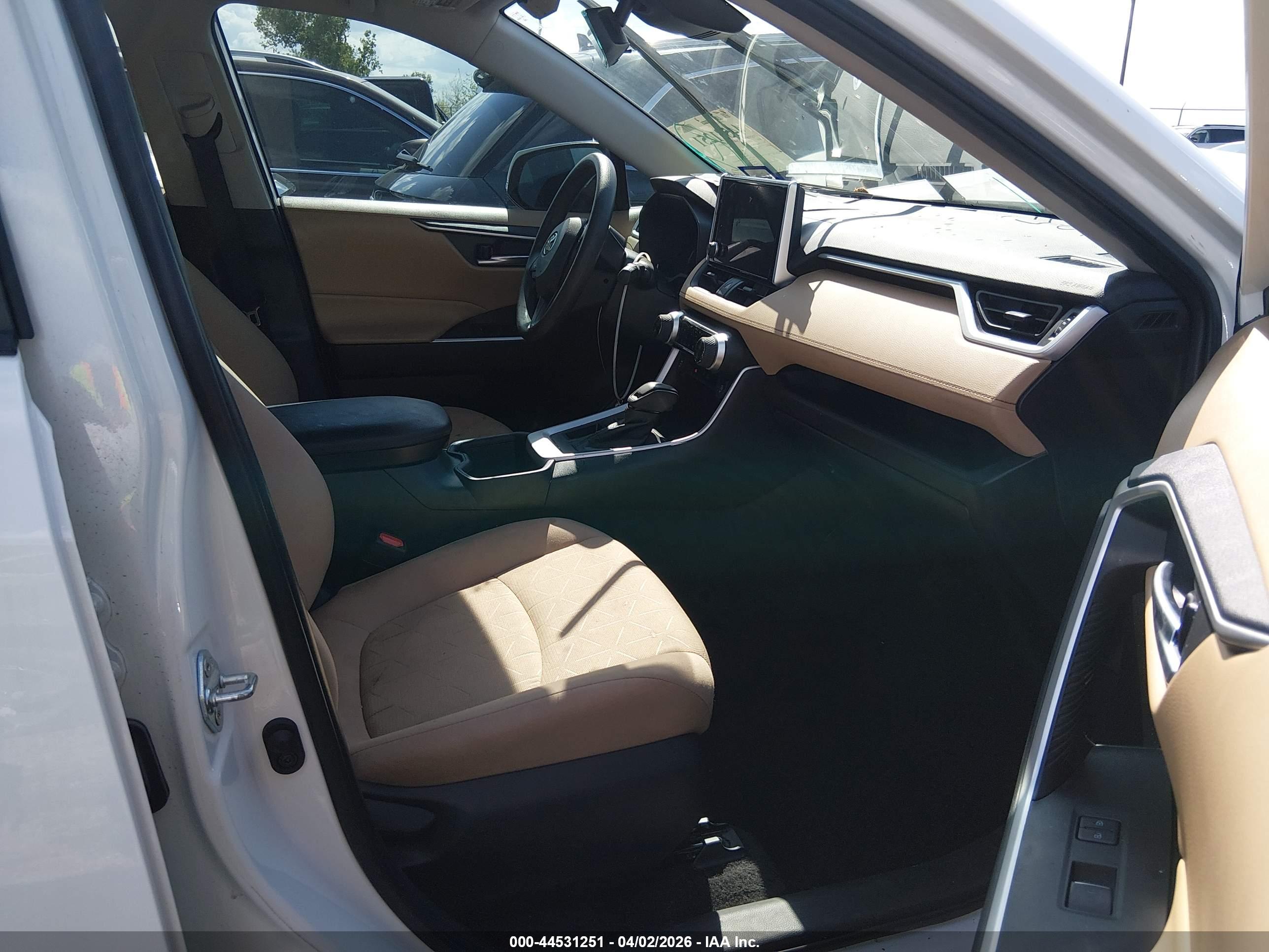 TOYOTA RAV4 image 5