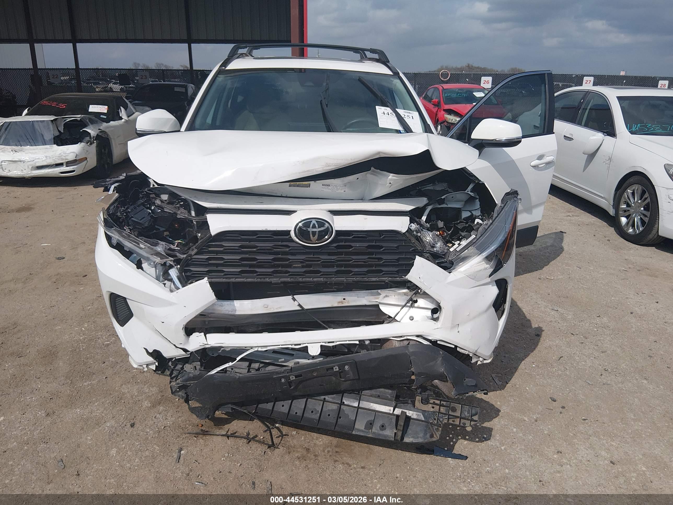 TOYOTA RAV4 image 6