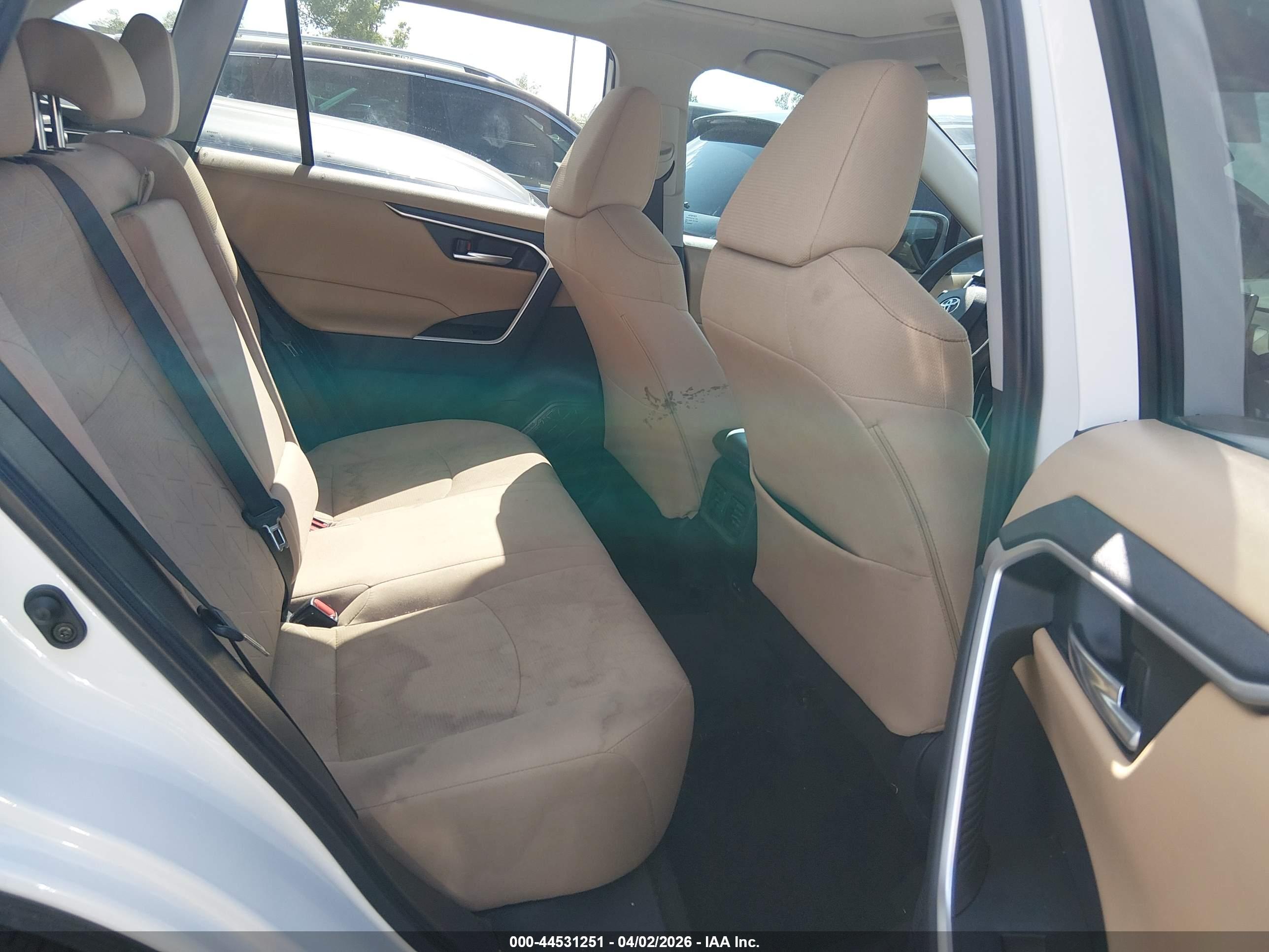TOYOTA RAV4 image 8