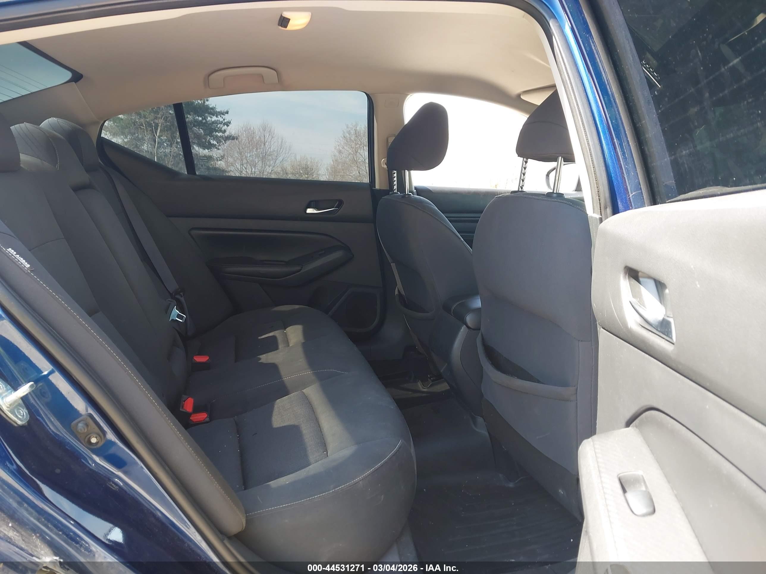 NISSAN ALTIMA image 8