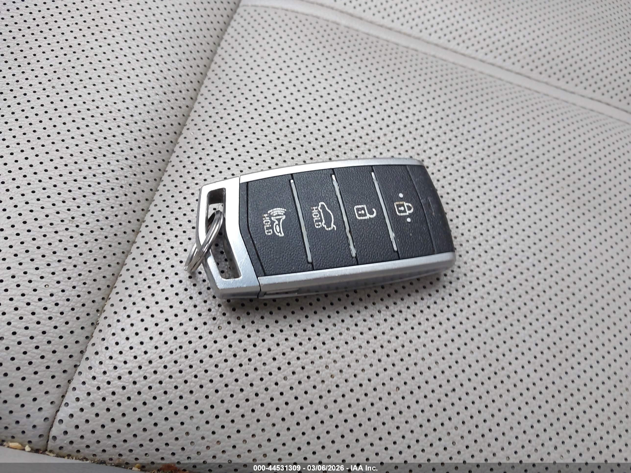 GENESIS G70 image 11
