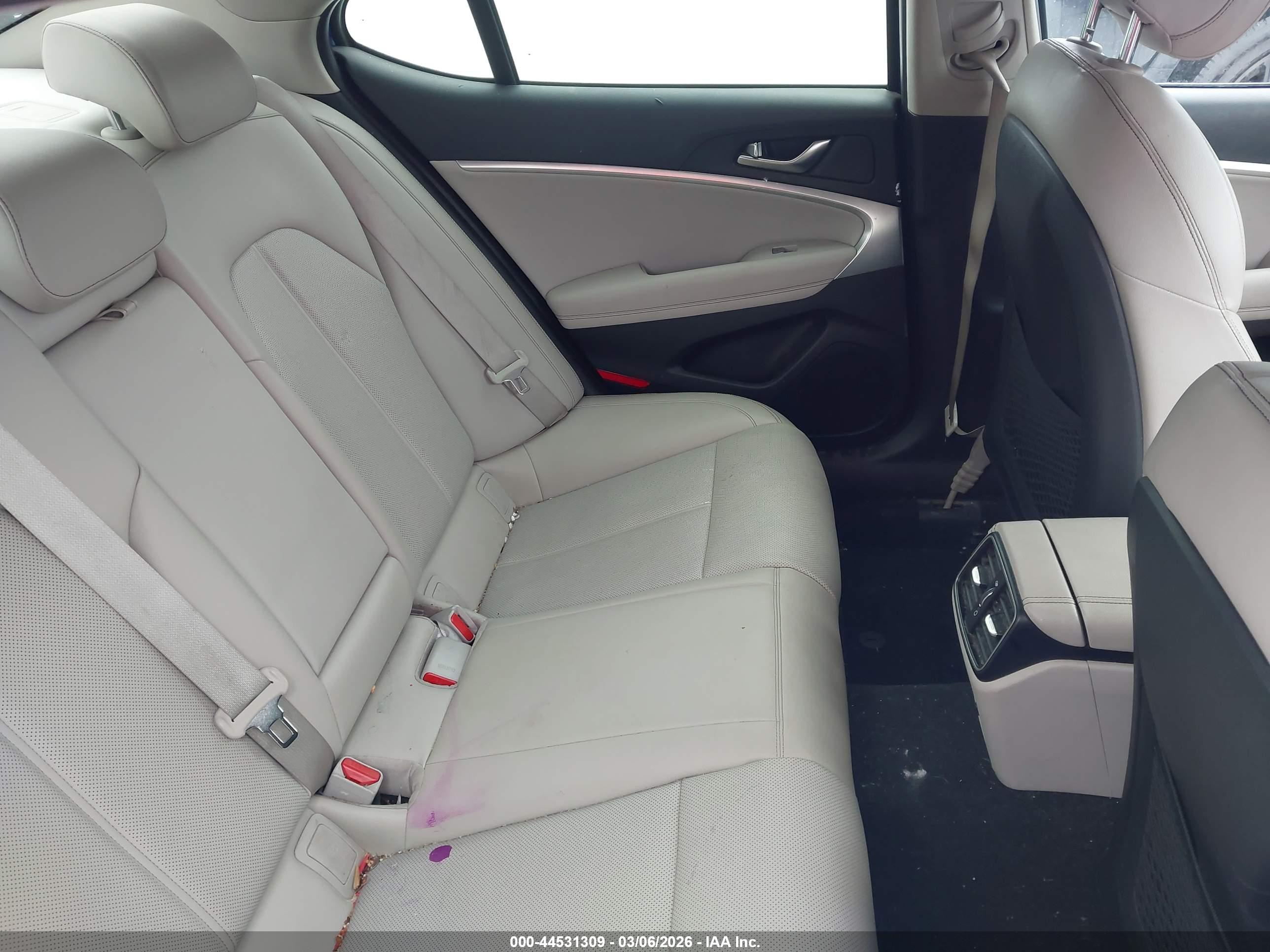 GENESIS G70 image 8