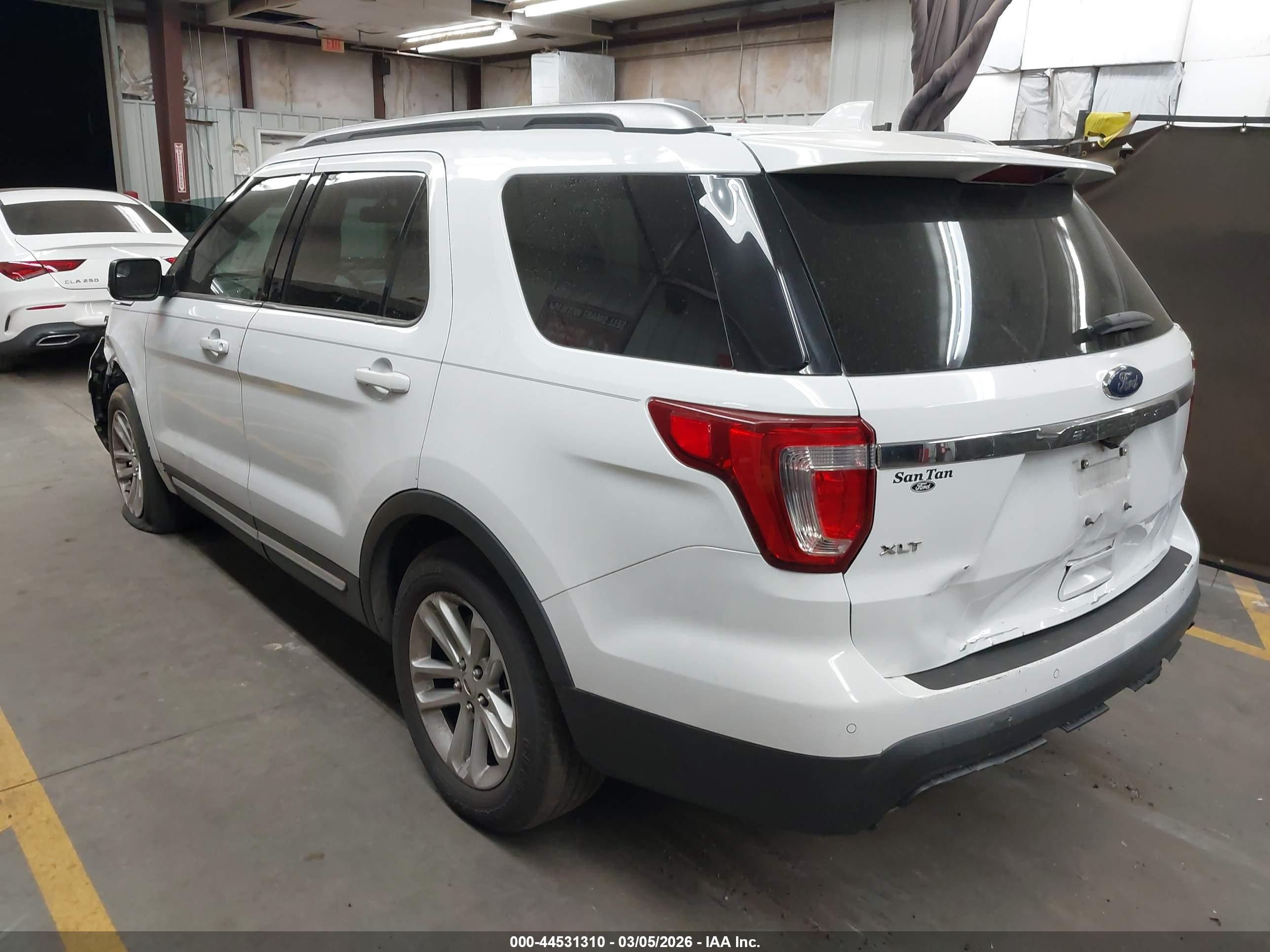FORD EXPLORER image 3