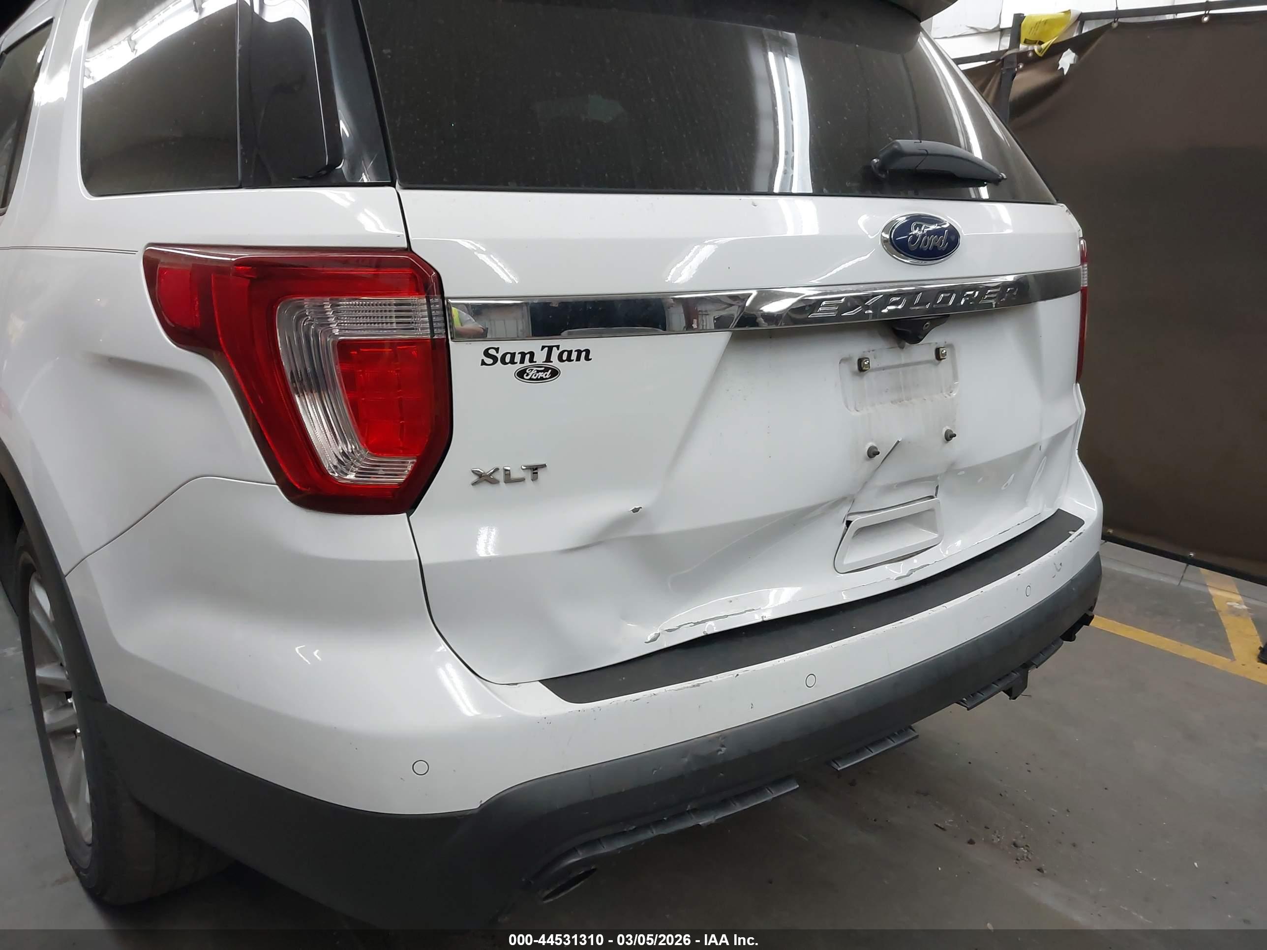 FORD EXPLORER image 6