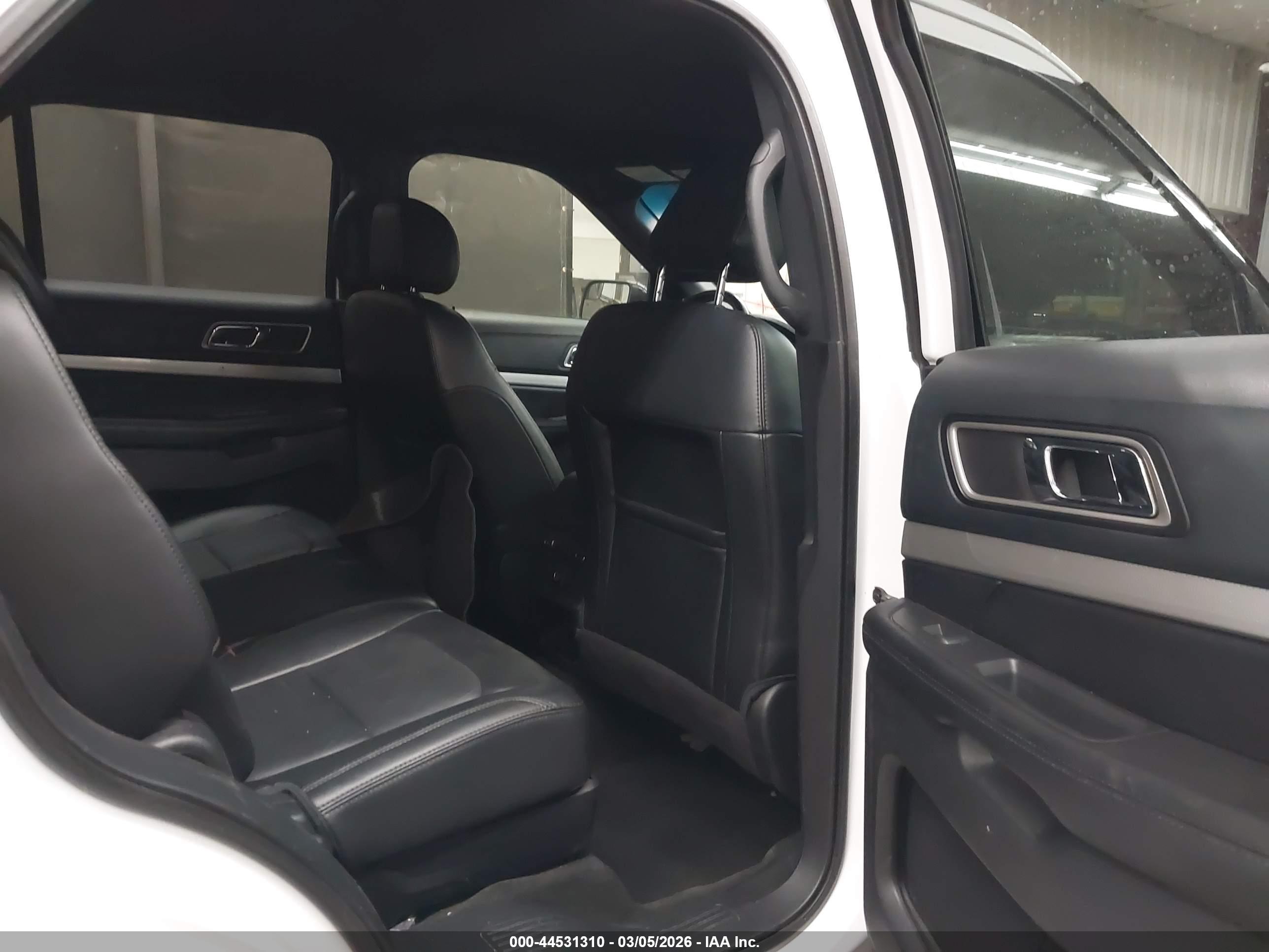 FORD EXPLORER image 8