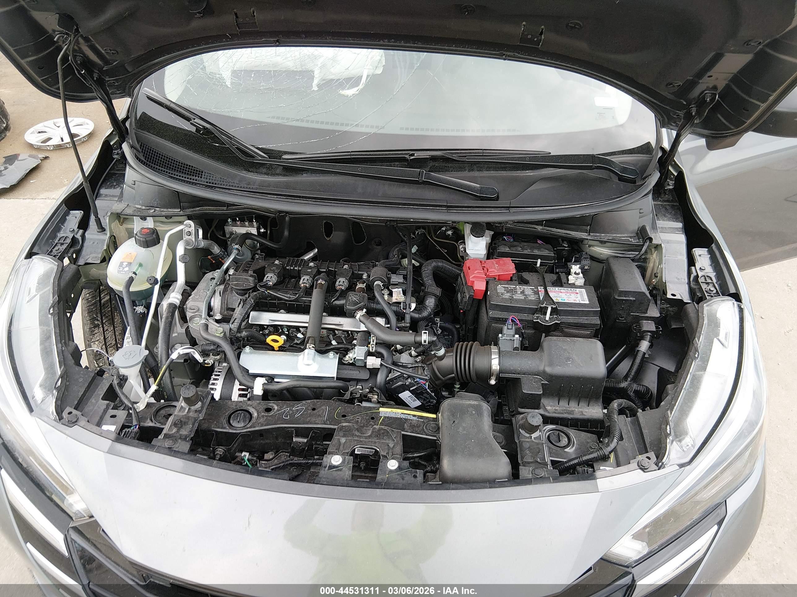NISSAN VERSA image 10